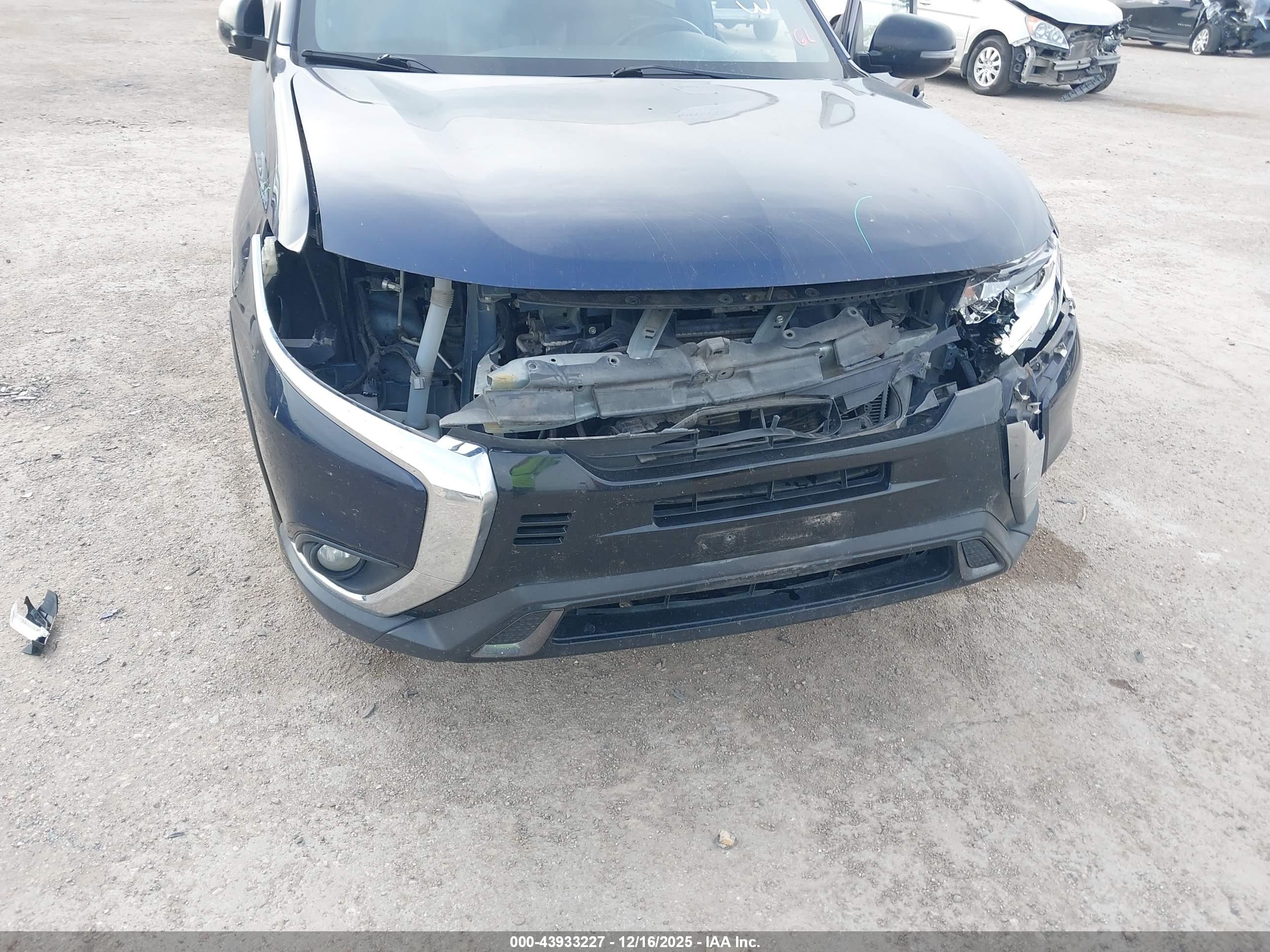 MITSUBISHI OUTLANDER image 6
