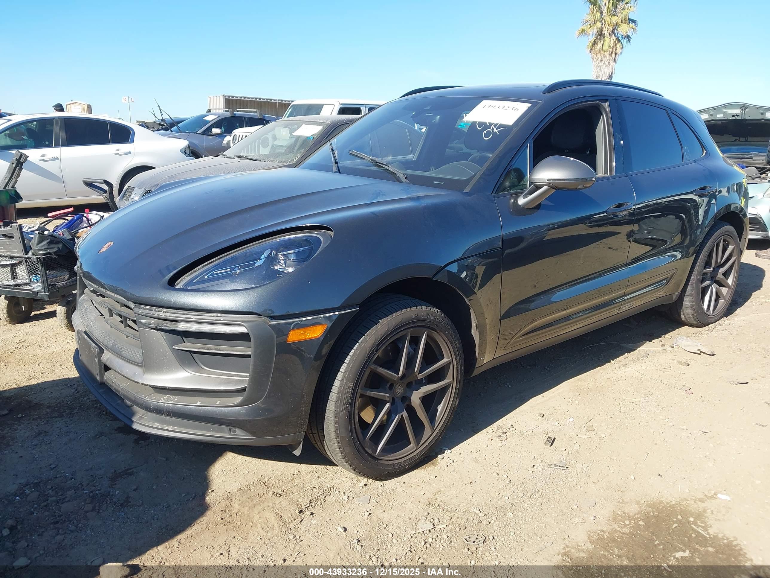 PORSCHE MACAN image 2