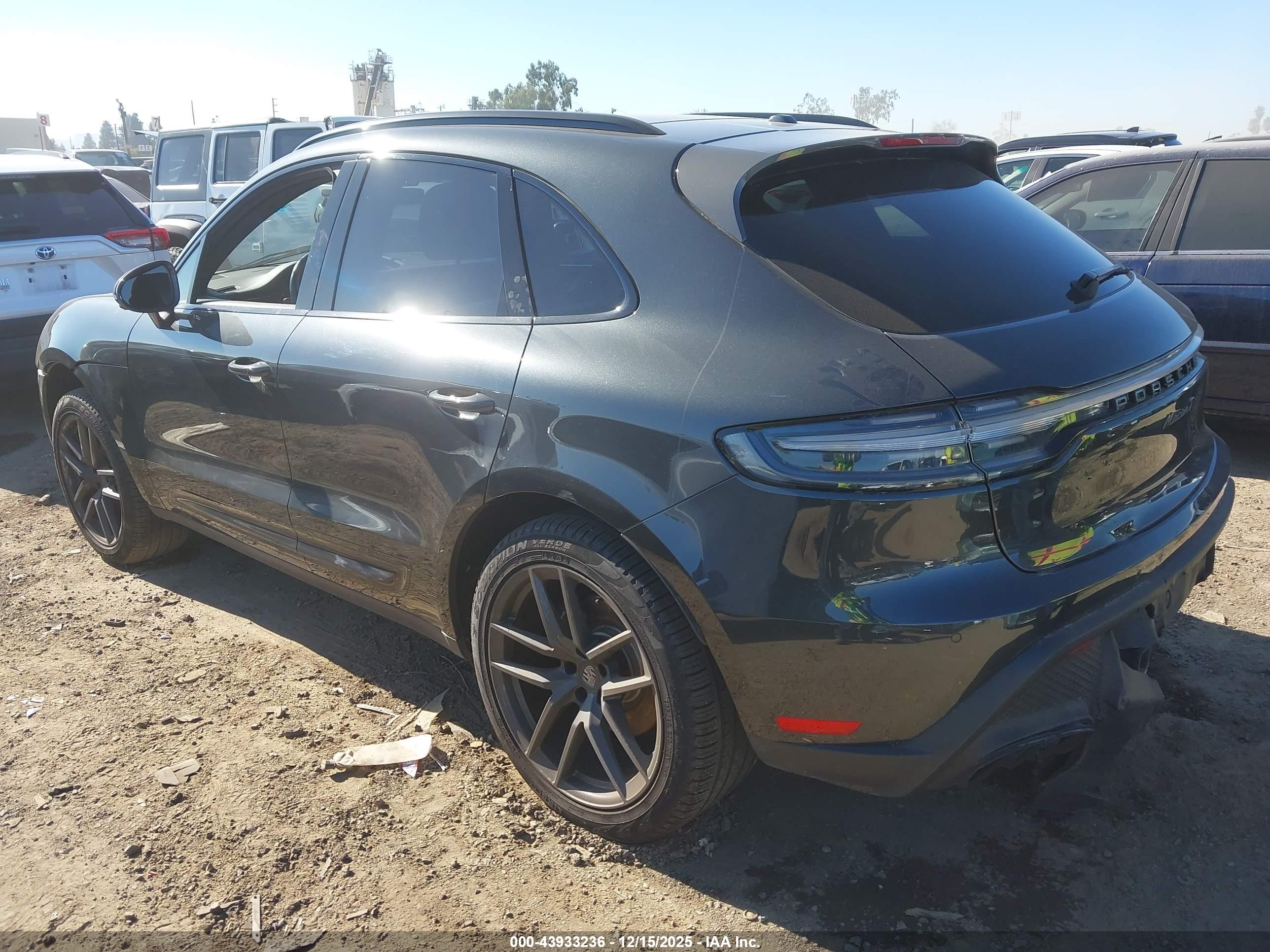 PORSCHE MACAN image 3