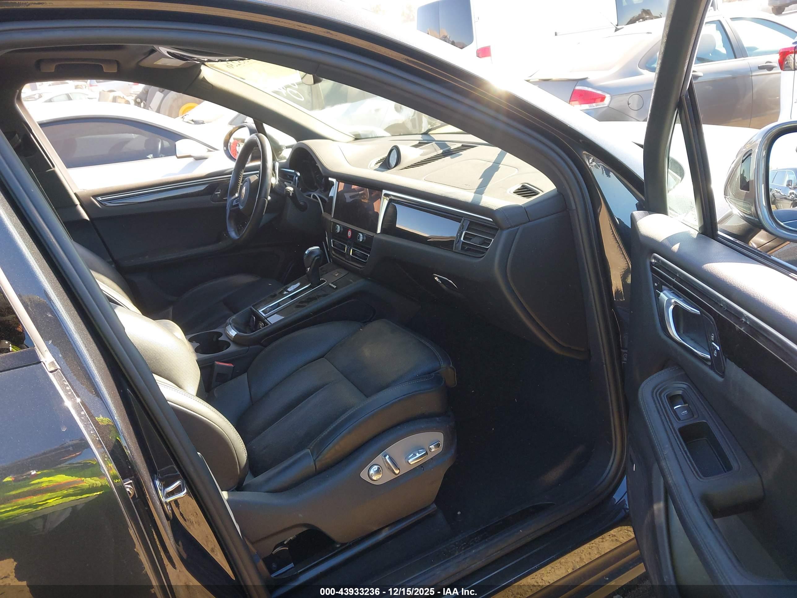 PORSCHE MACAN image 5