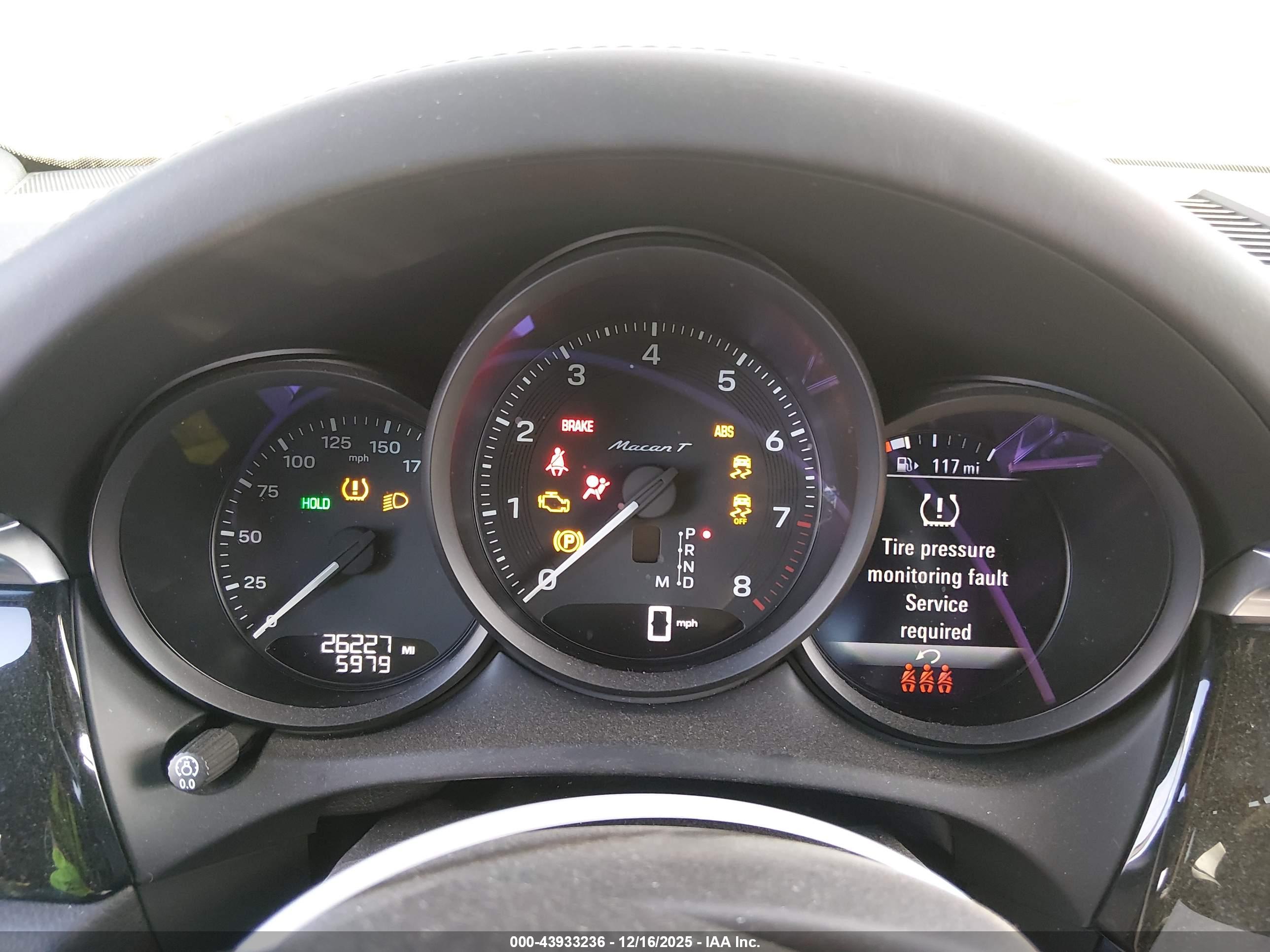 PORSCHE MACAN image 7