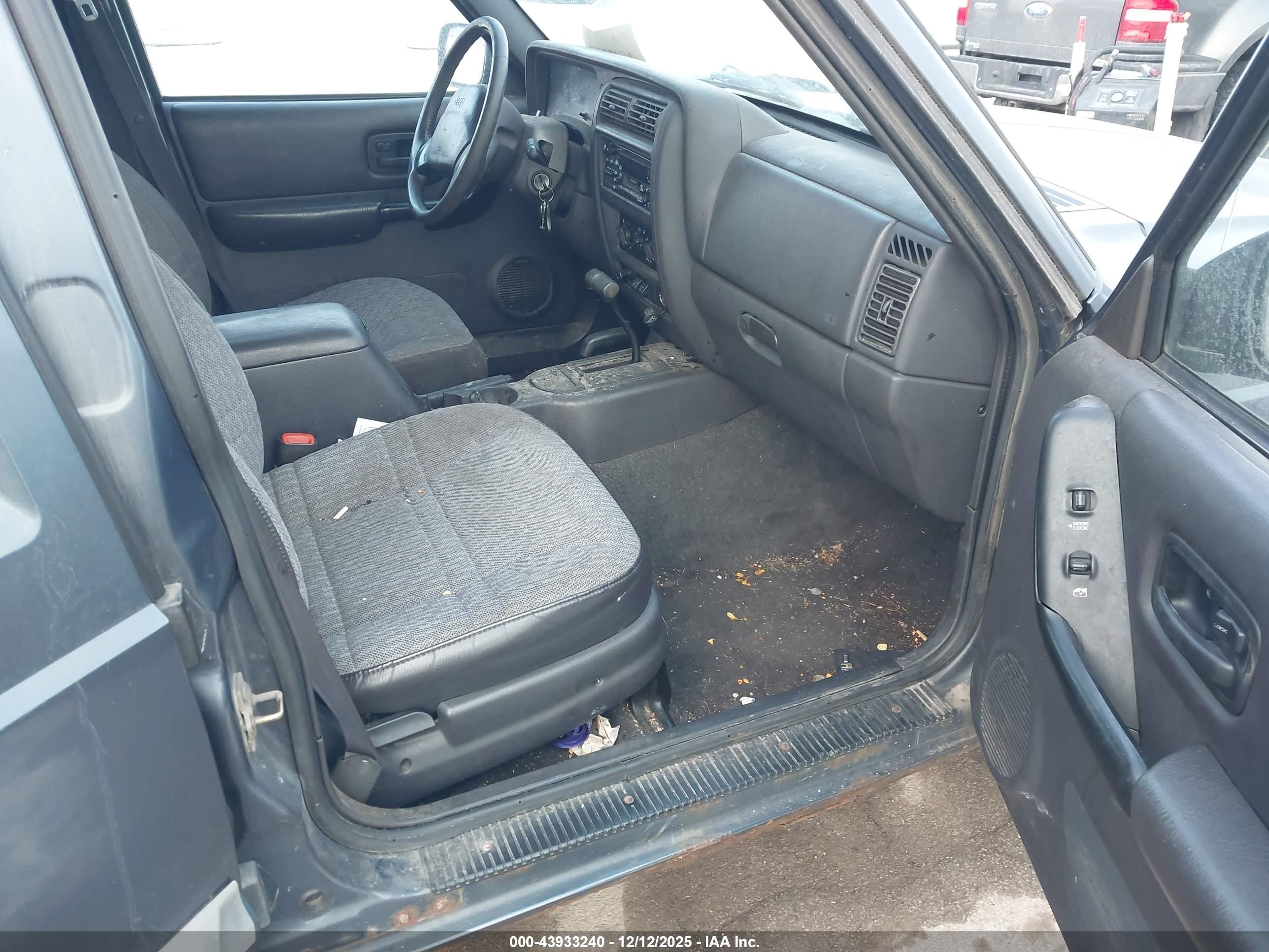 JEEP CHEROKEE image 5