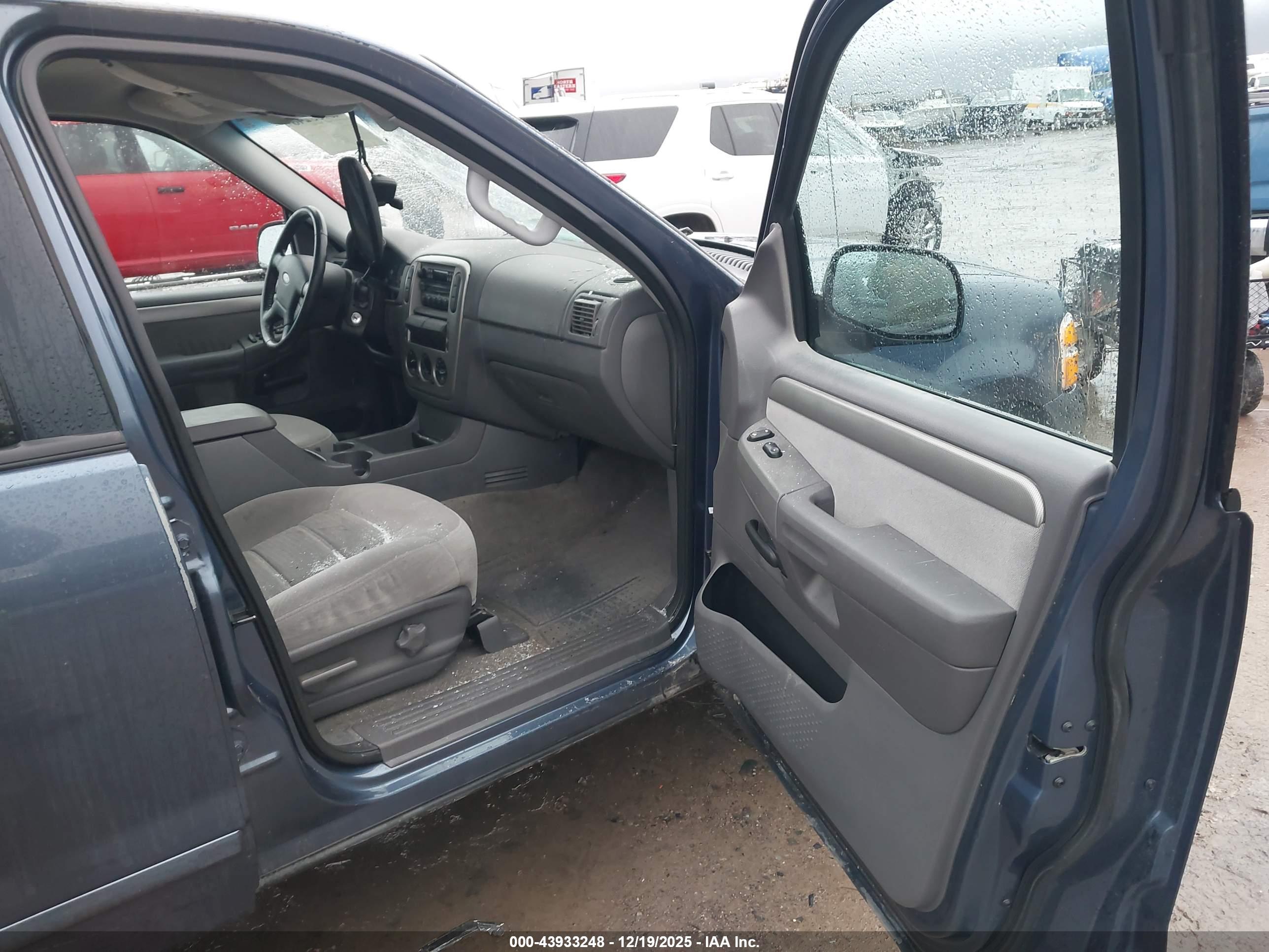 FORD EXPLORER image 5