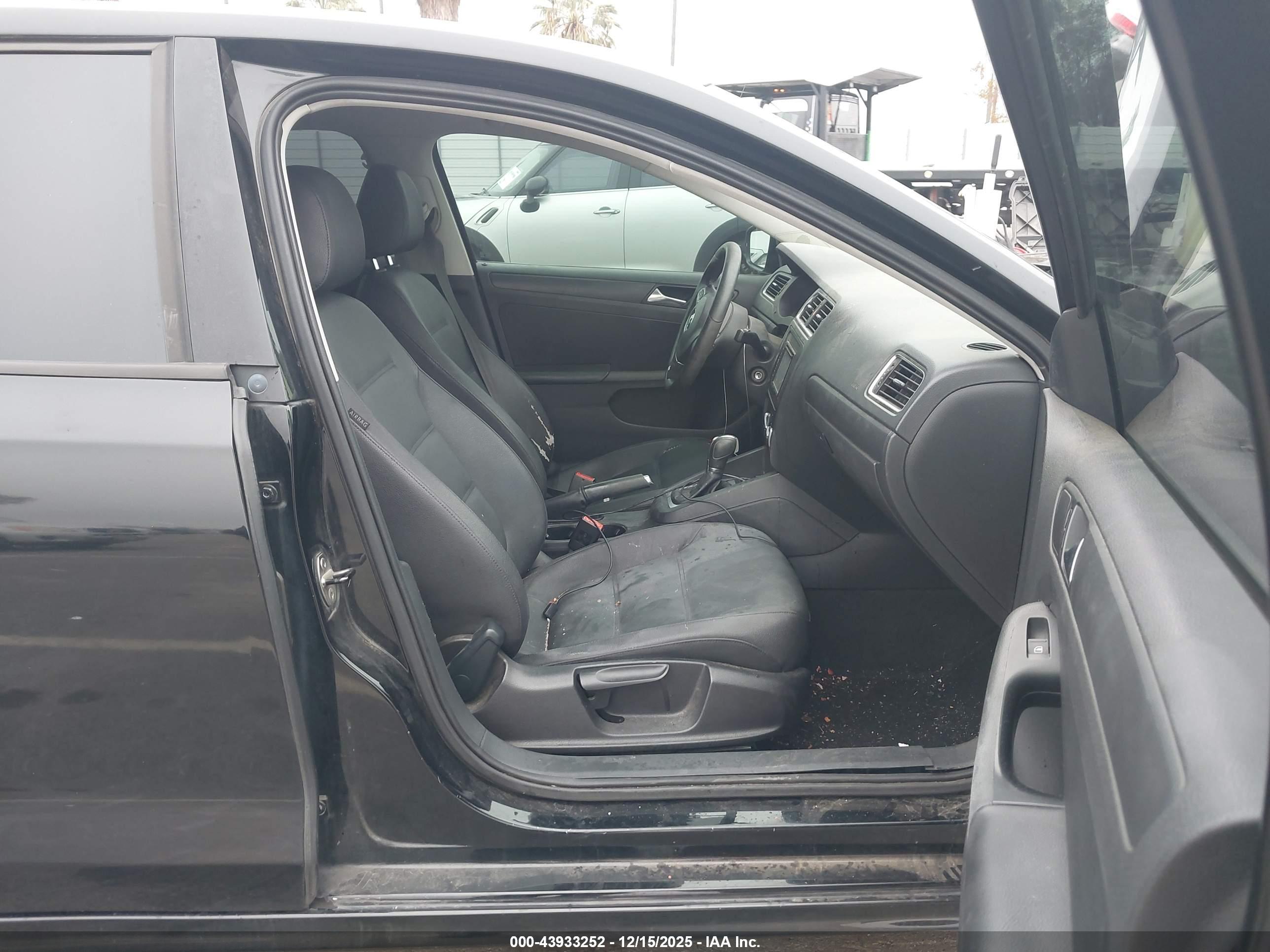 VOLKSWAGEN JETTA image 5
