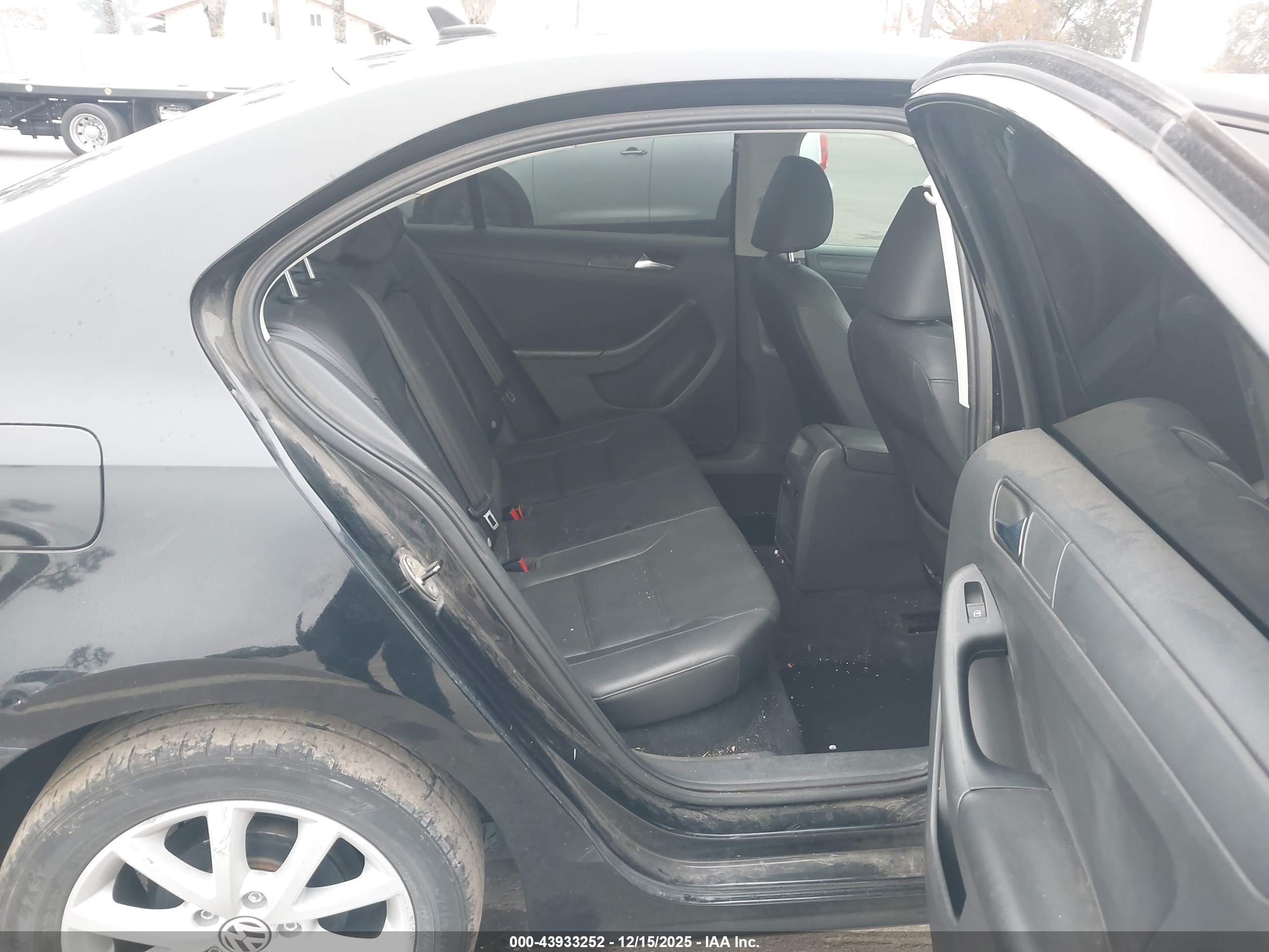 VOLKSWAGEN JETTA image 8