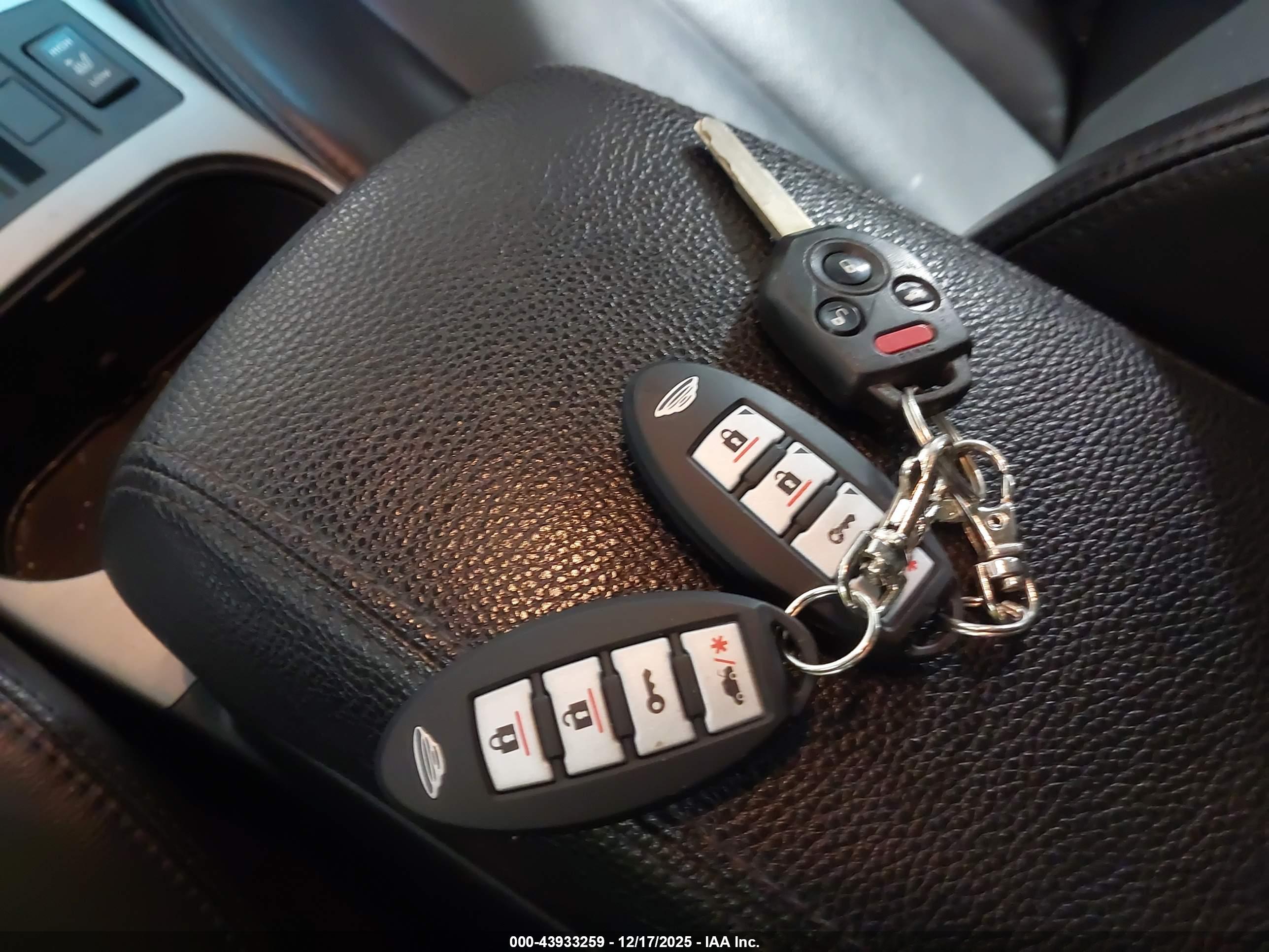 SUBARU OUTBACK image 11