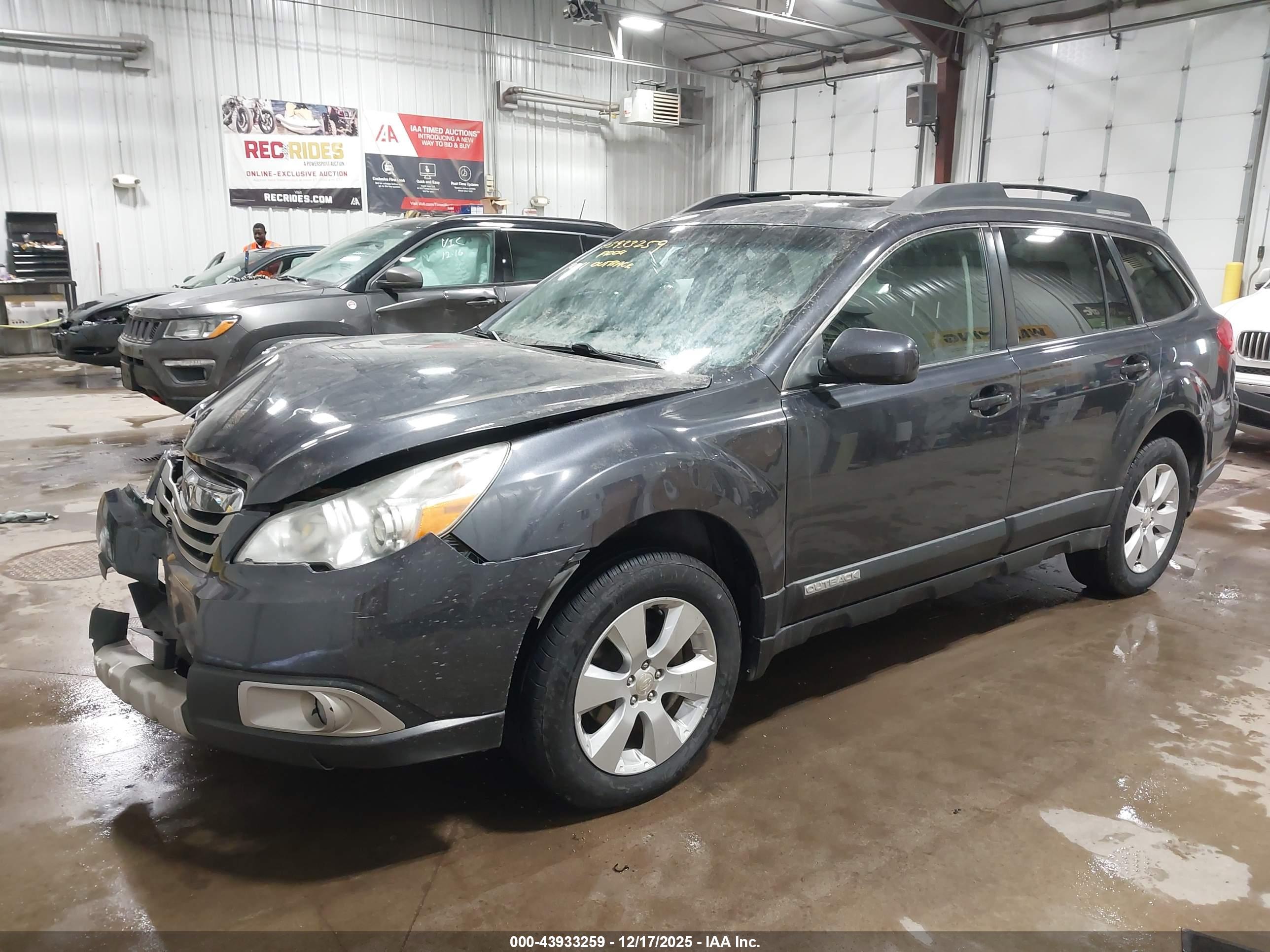 SUBARU OUTBACK image 2