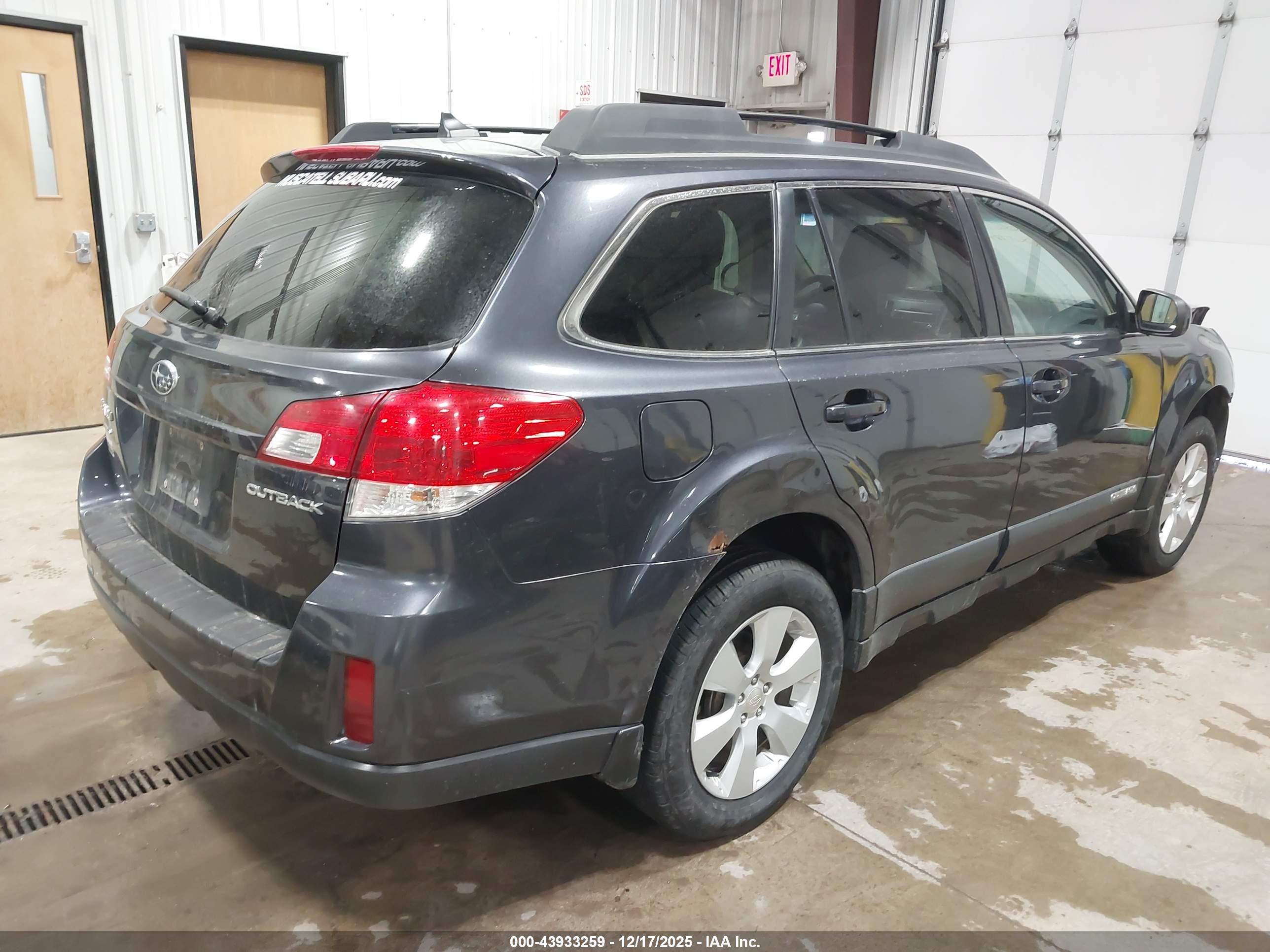 SUBARU OUTBACK image 4