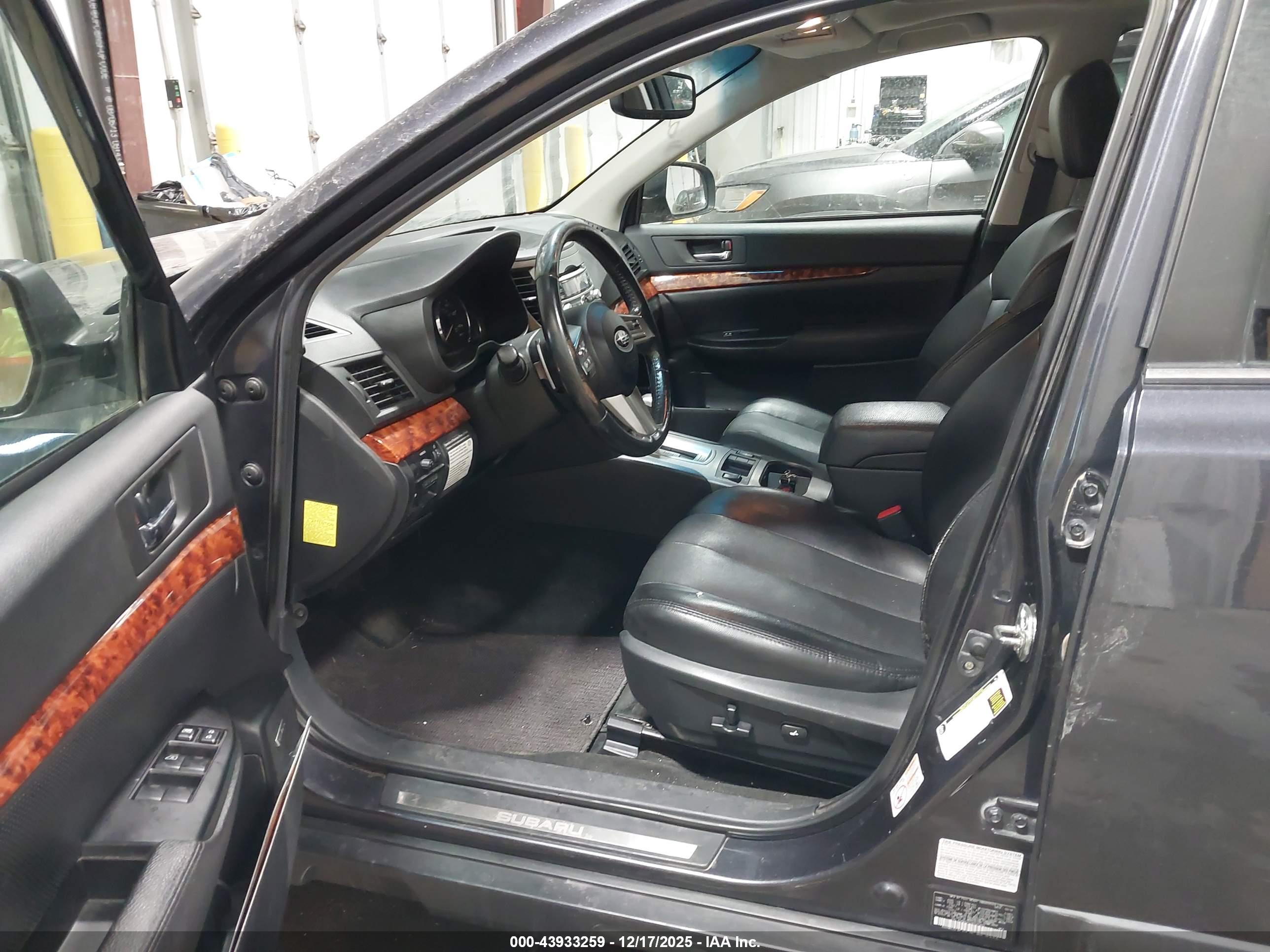 SUBARU OUTBACK image 5
