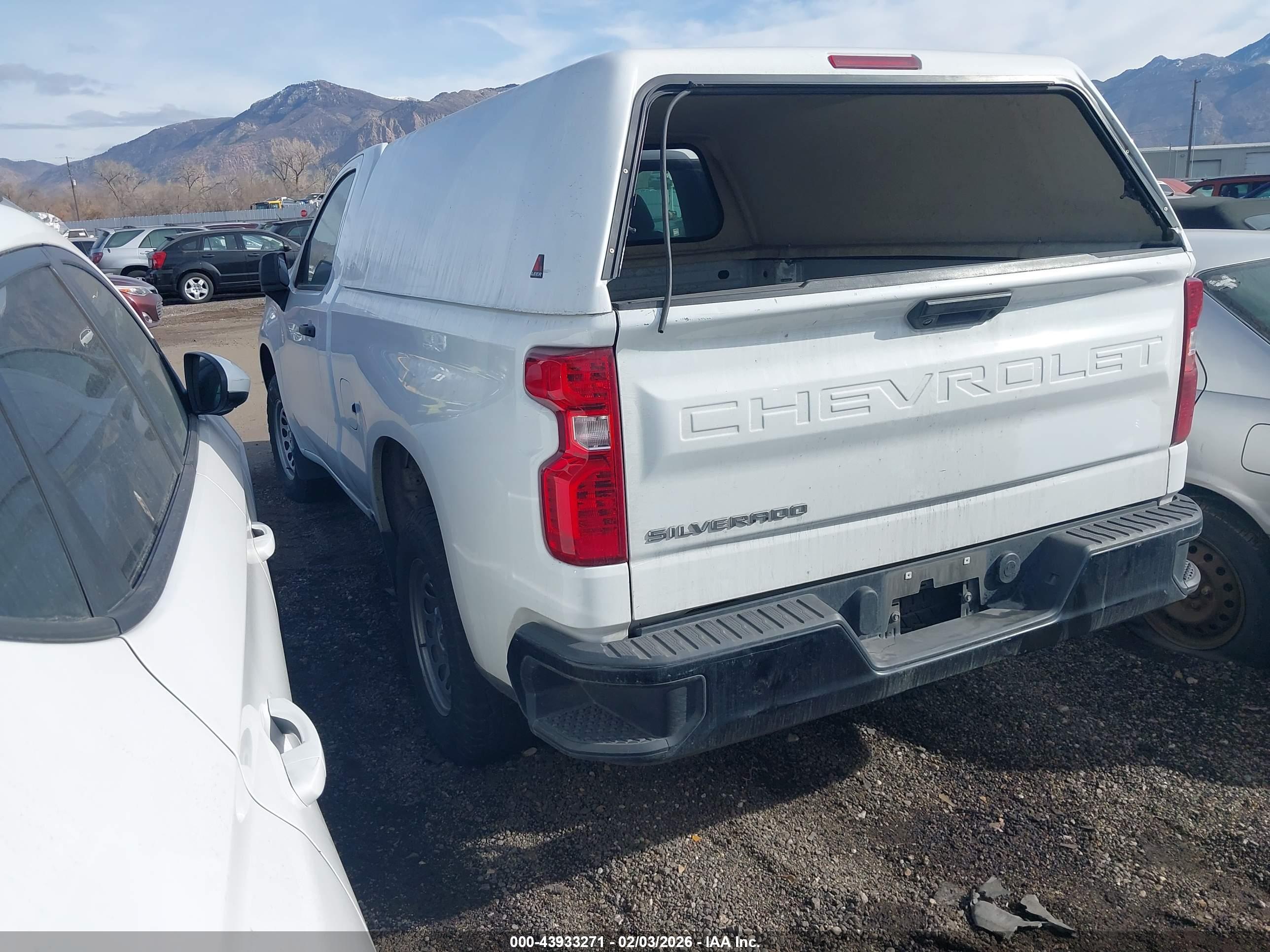 CHEVROLET SILVERADO image 3