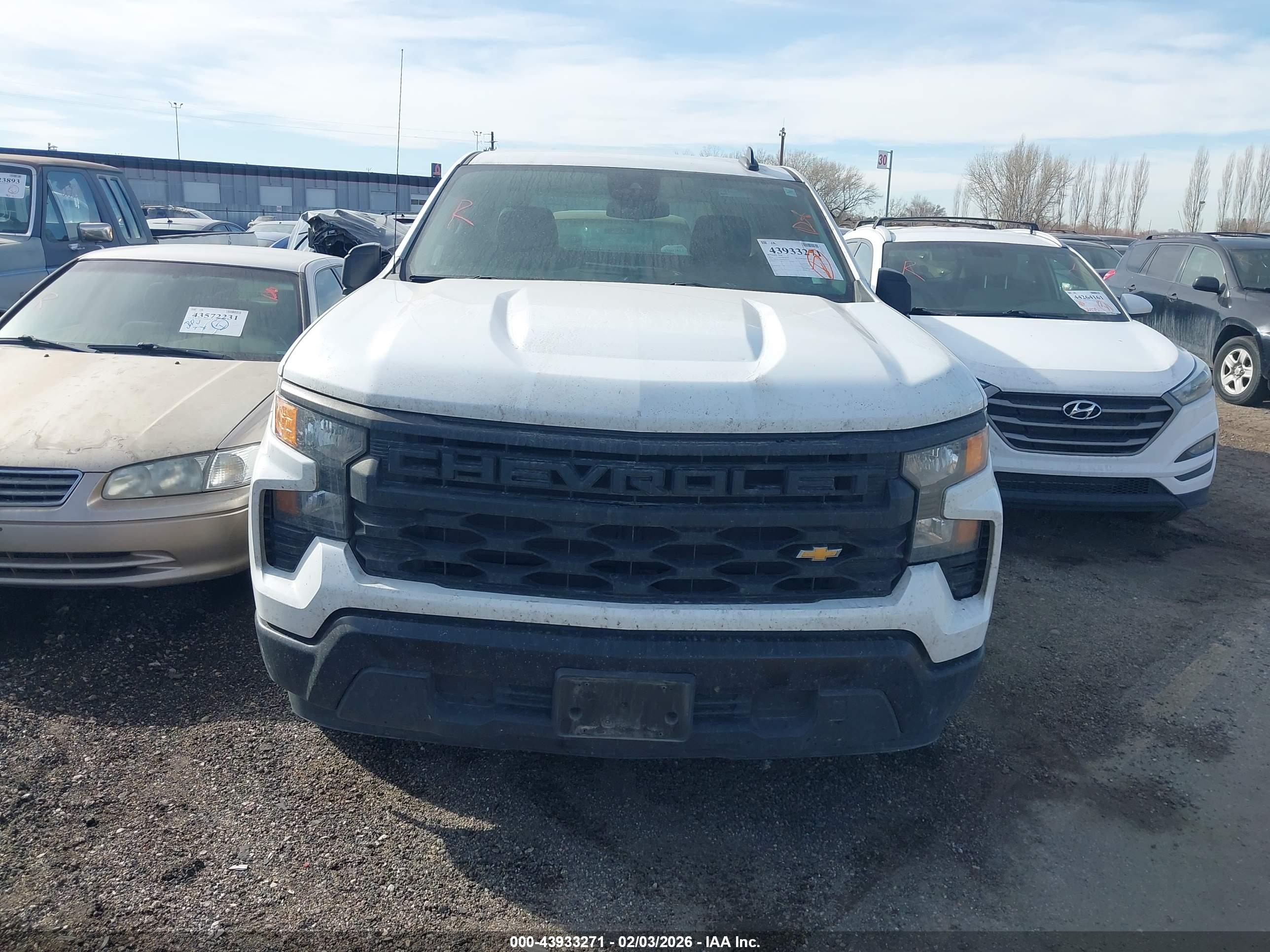 CHEVROLET SILVERADO image 6