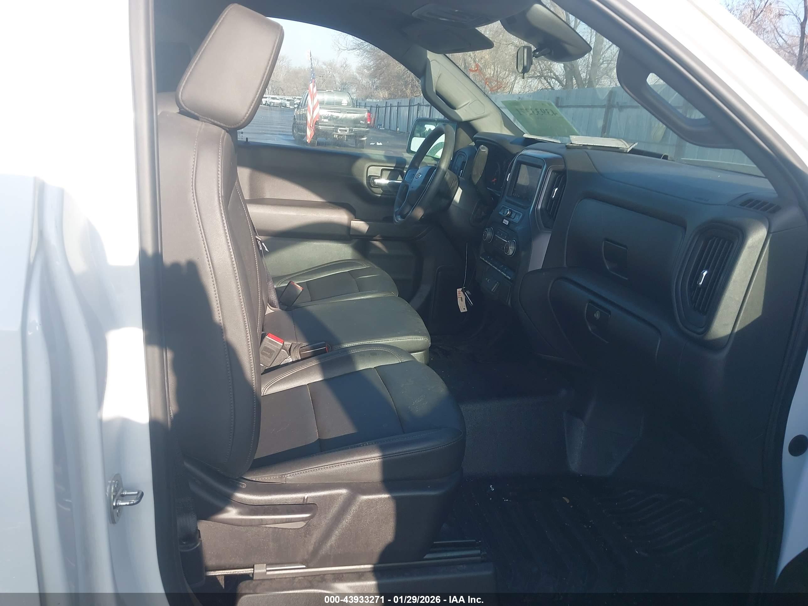 CHEVROLET SILVERADO image 8
