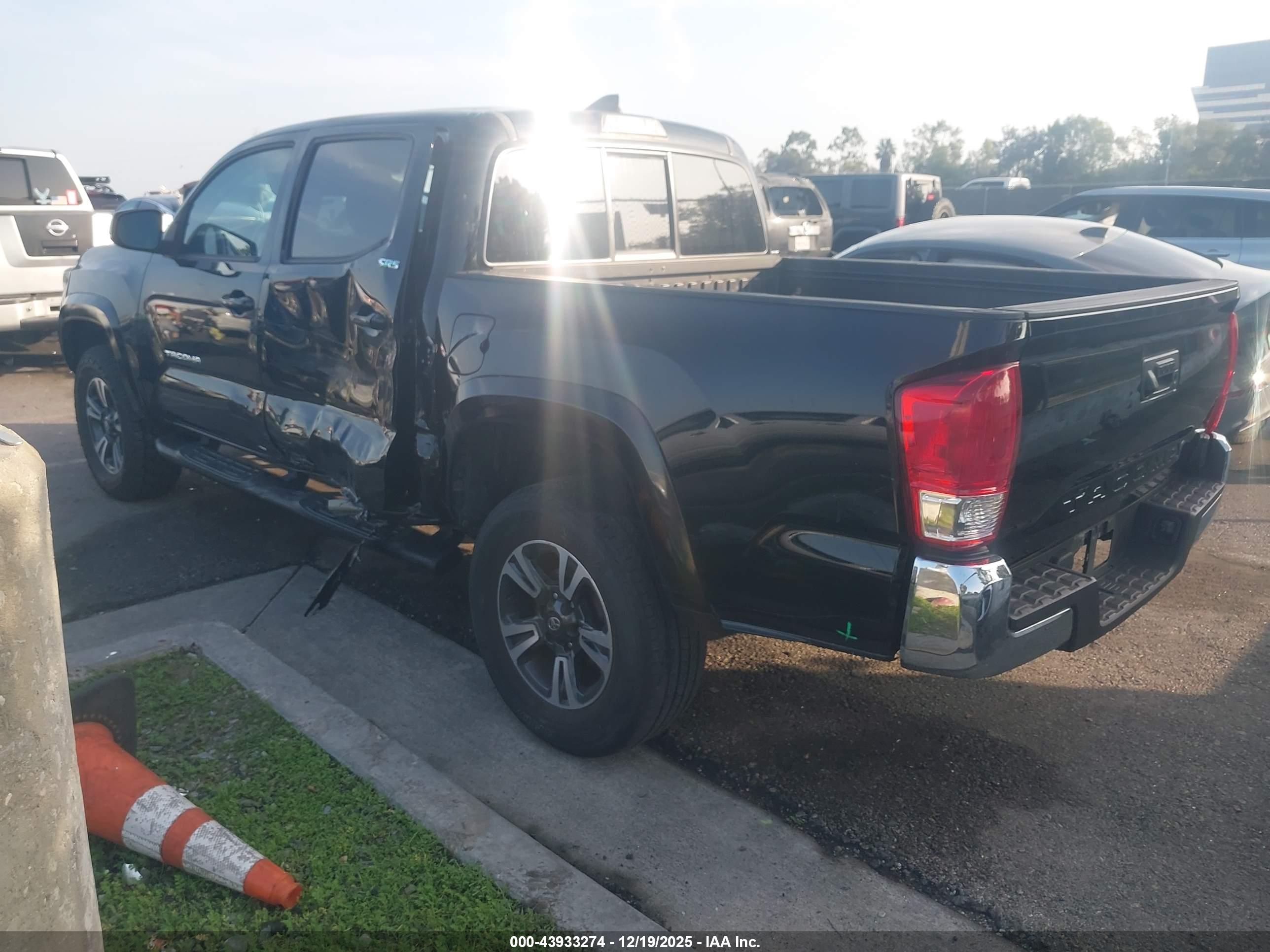 TOYOTA TACOMA image 3