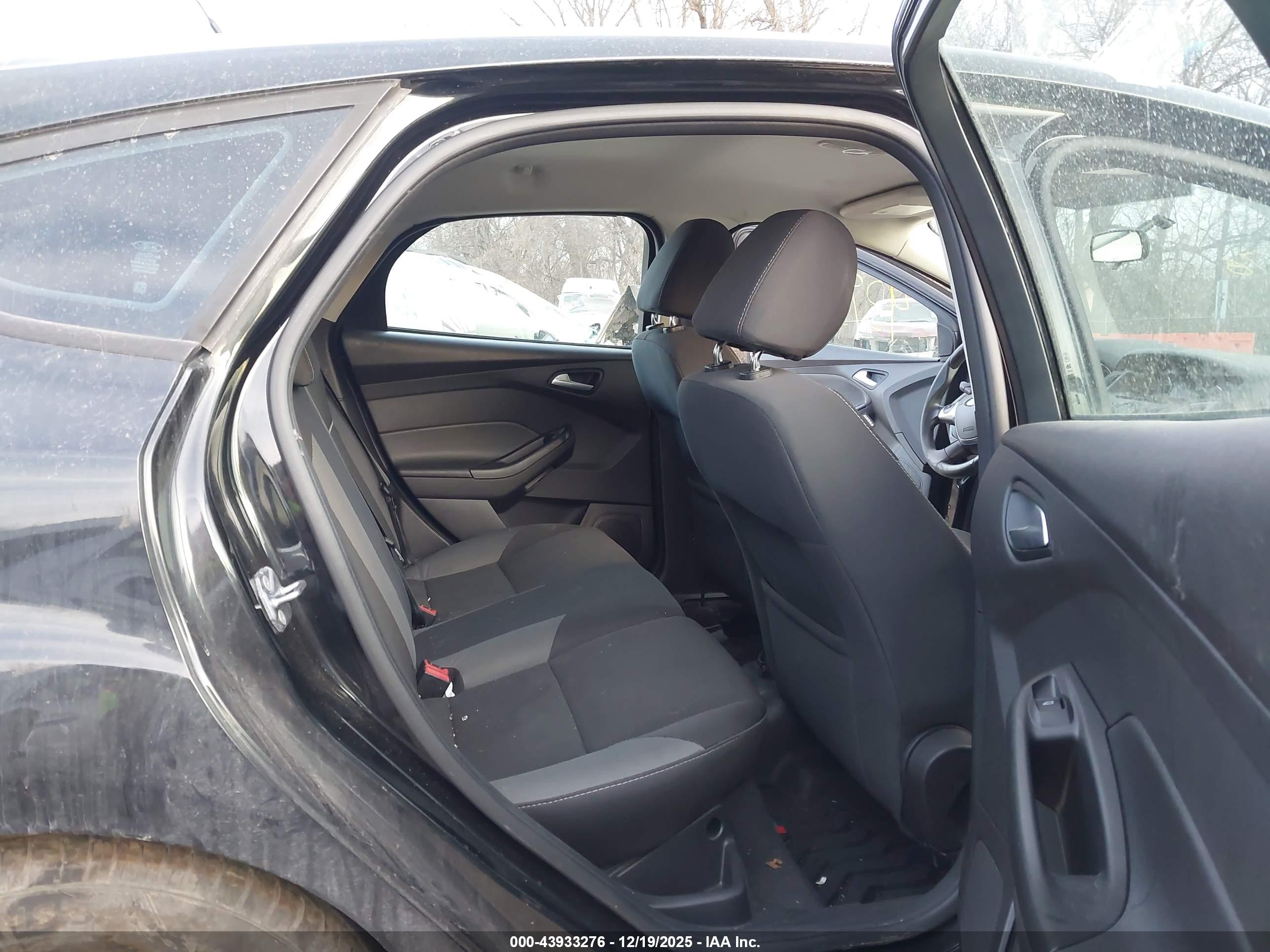 FORD FOCUS image 8