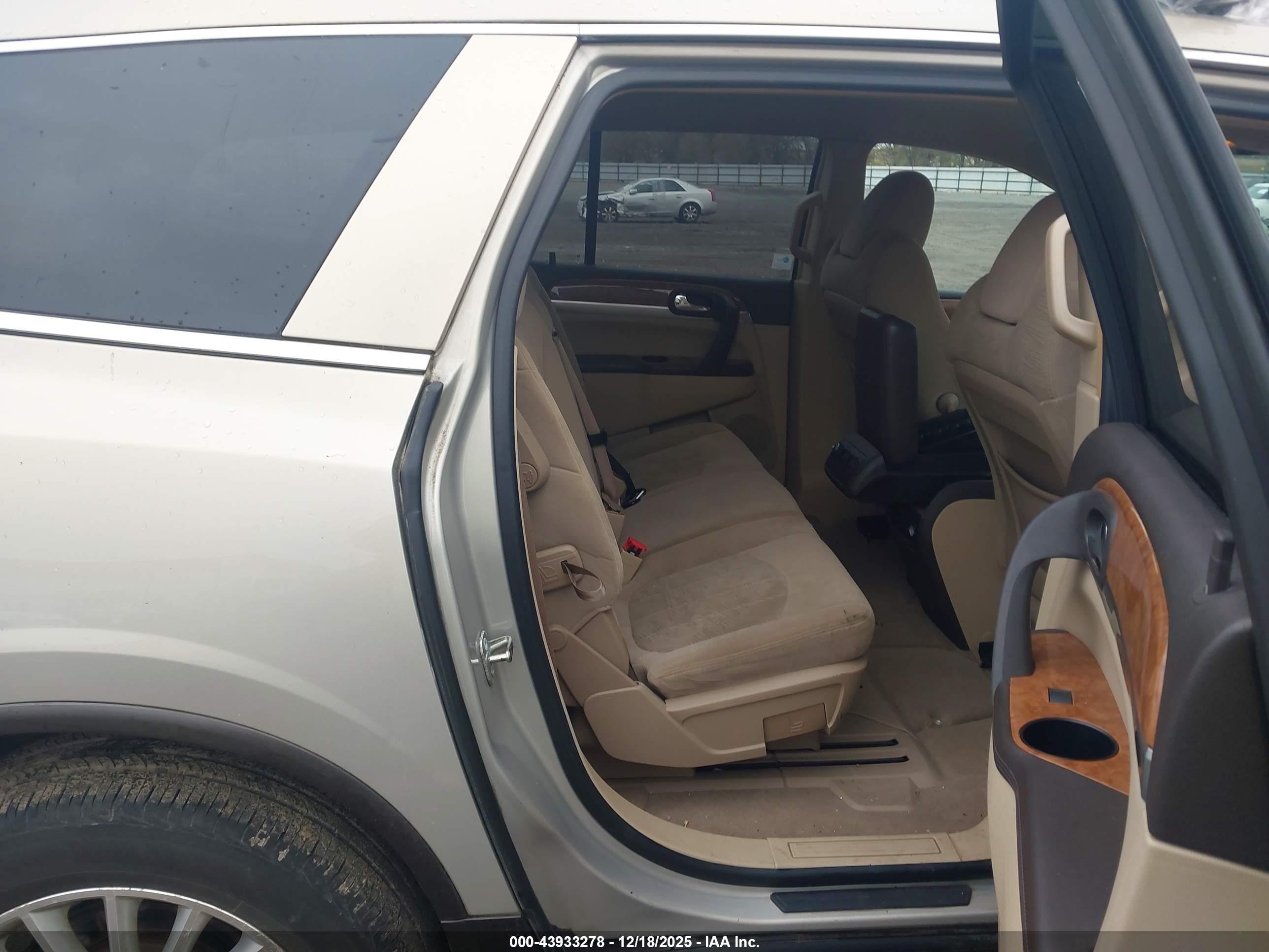 BUICK ENCLAVE image 8