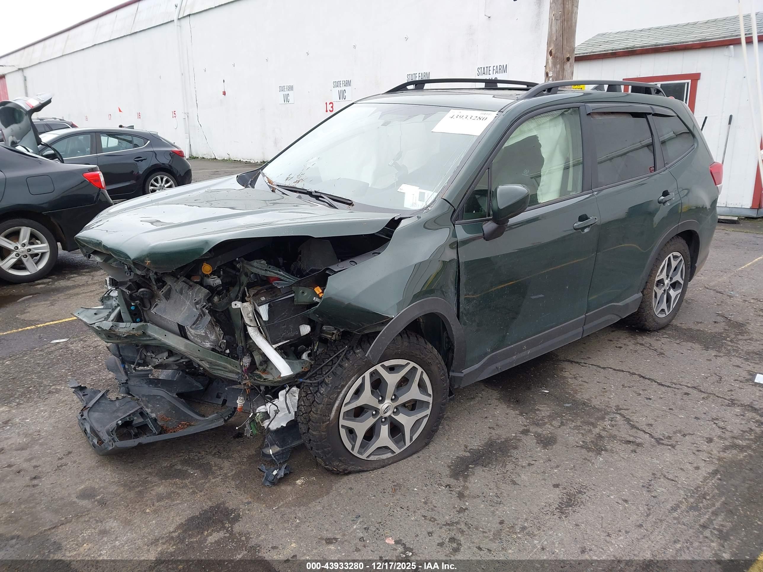 SUBARU FORESTER image 2