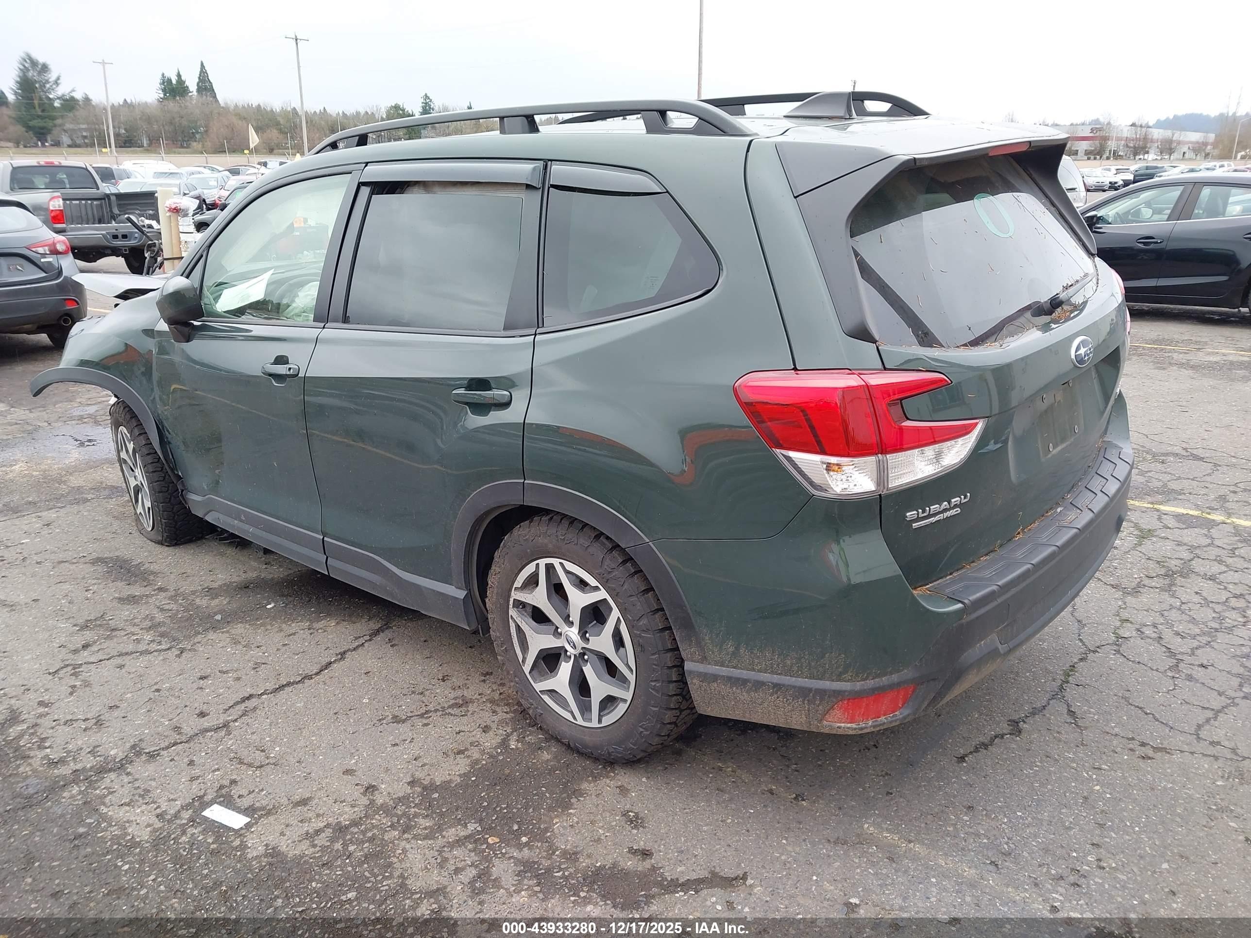 SUBARU FORESTER image 3