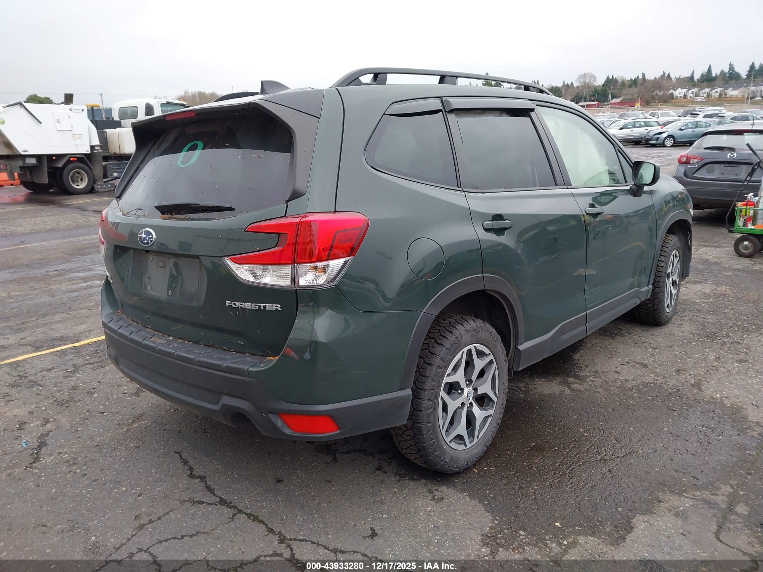 SUBARU FORESTER image 4