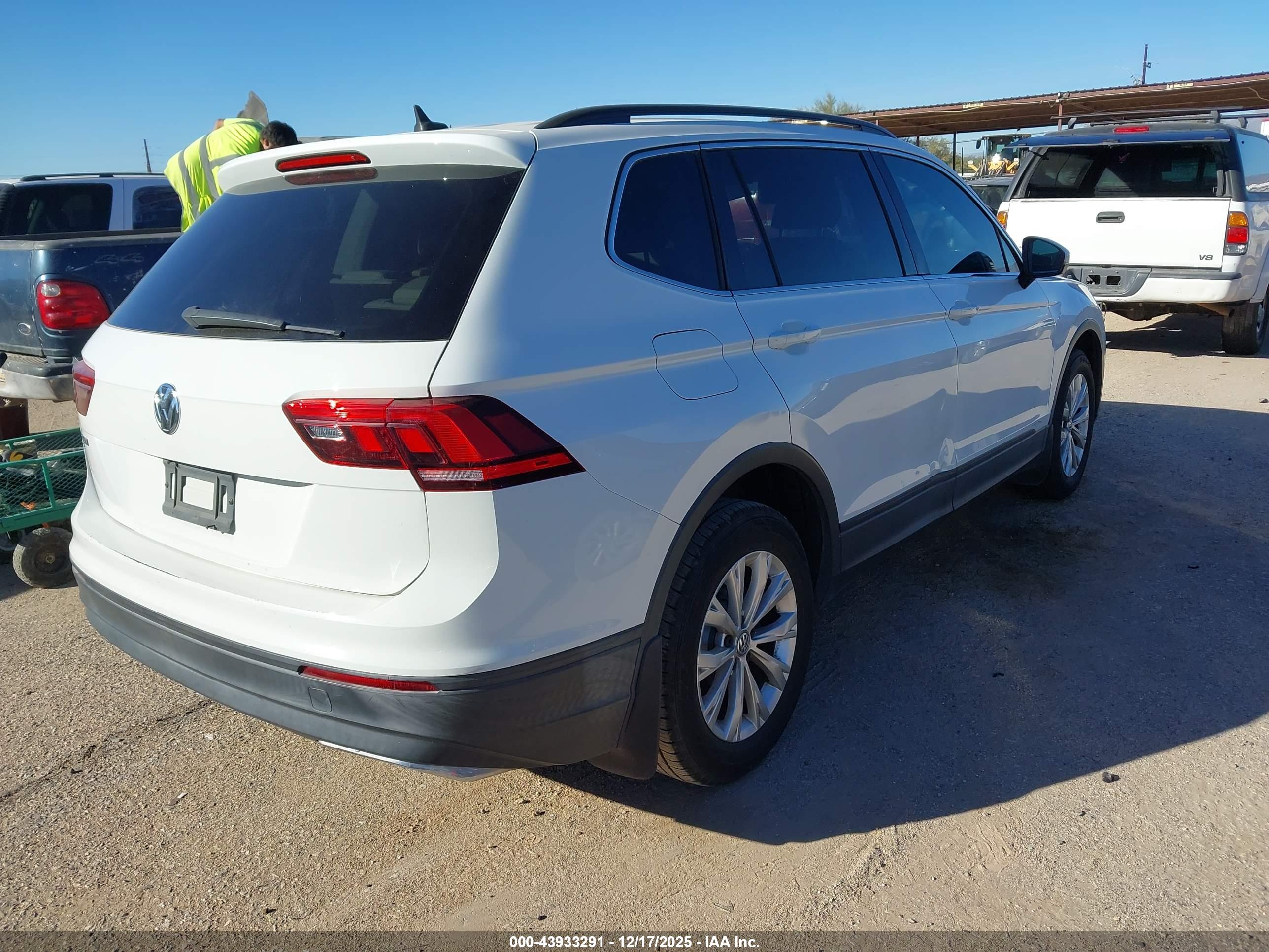 VOLKSWAGEN TIGUAN image 4