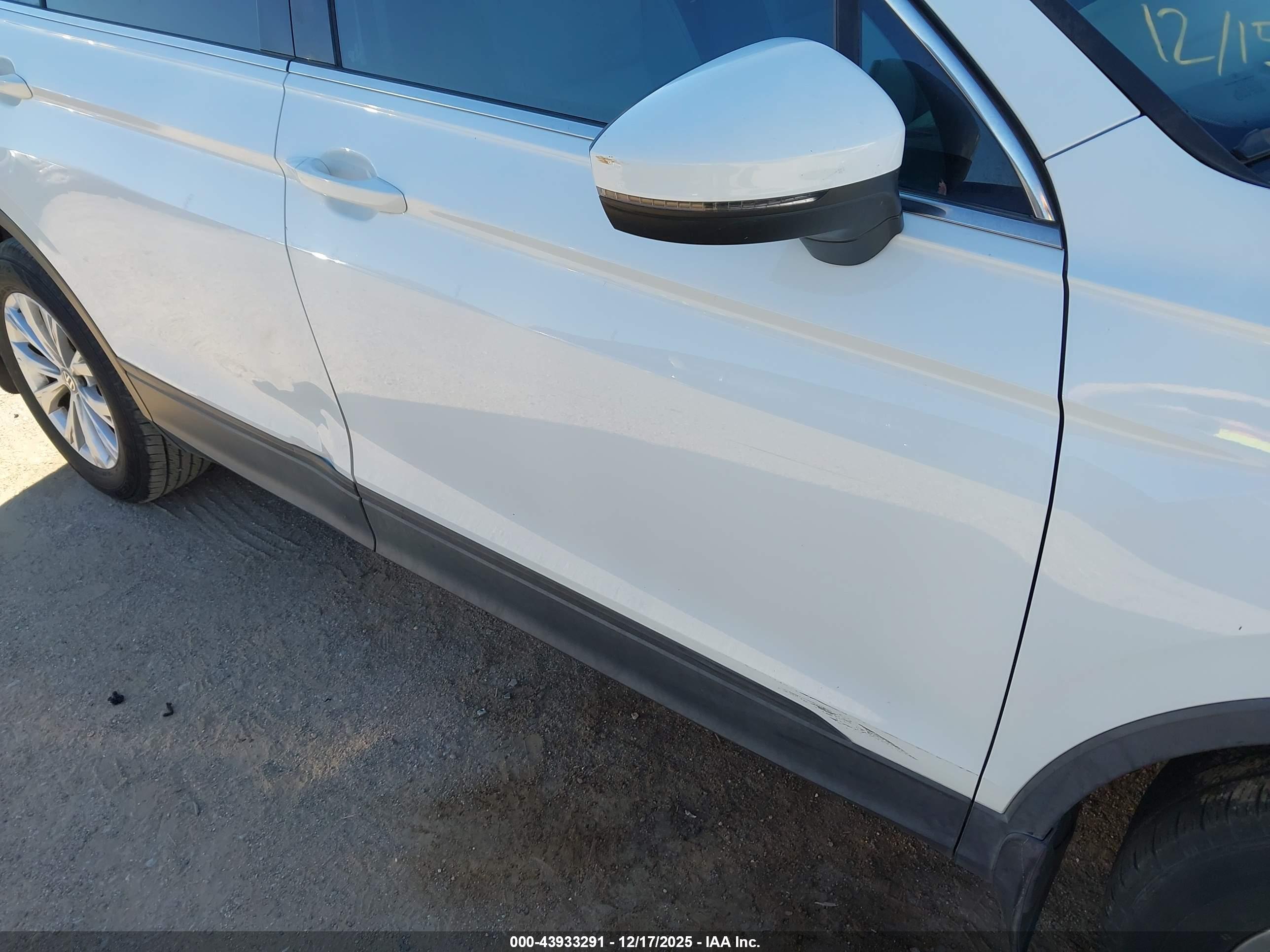 VOLKSWAGEN TIGUAN image 6