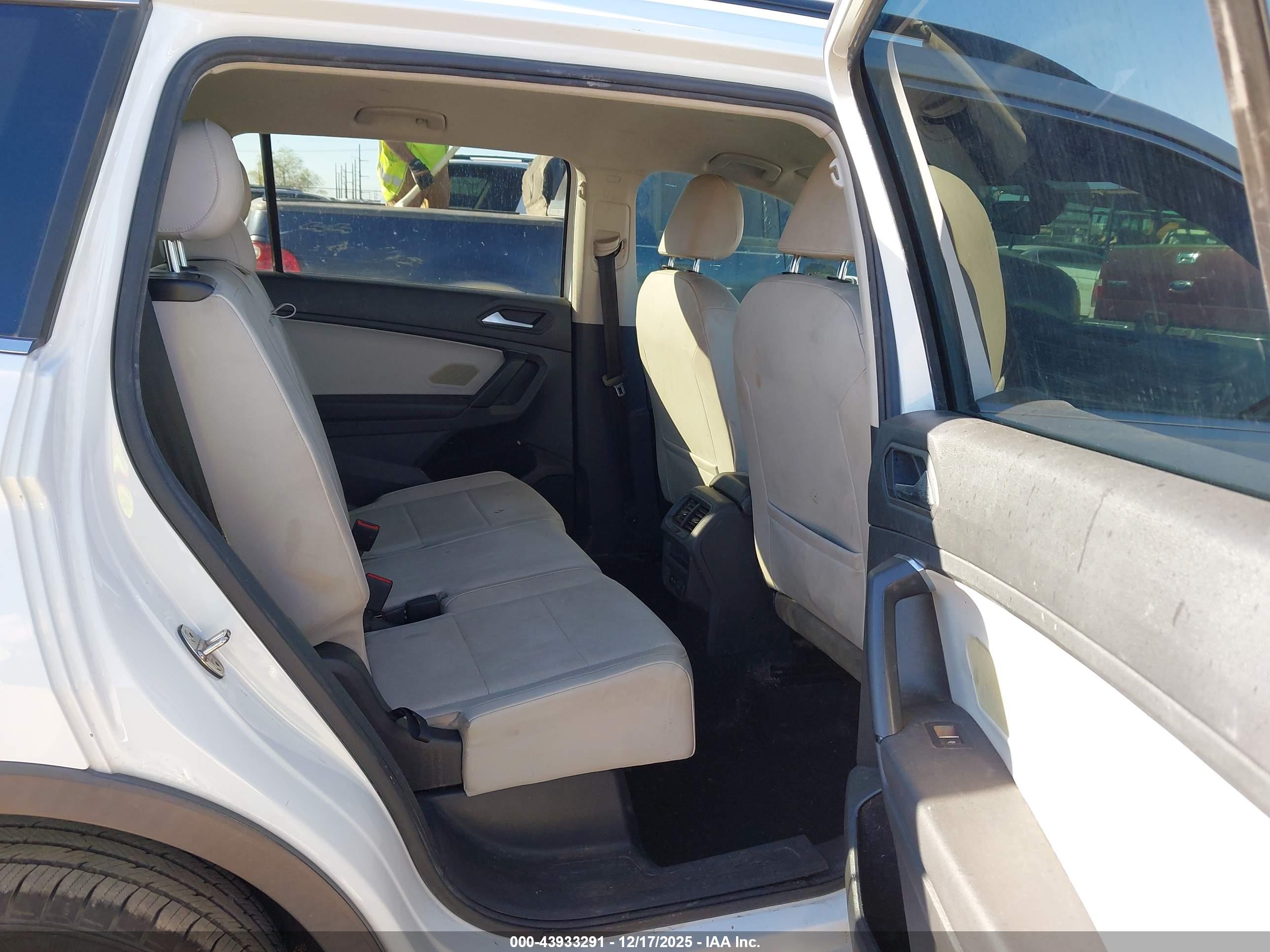 VOLKSWAGEN TIGUAN image 8