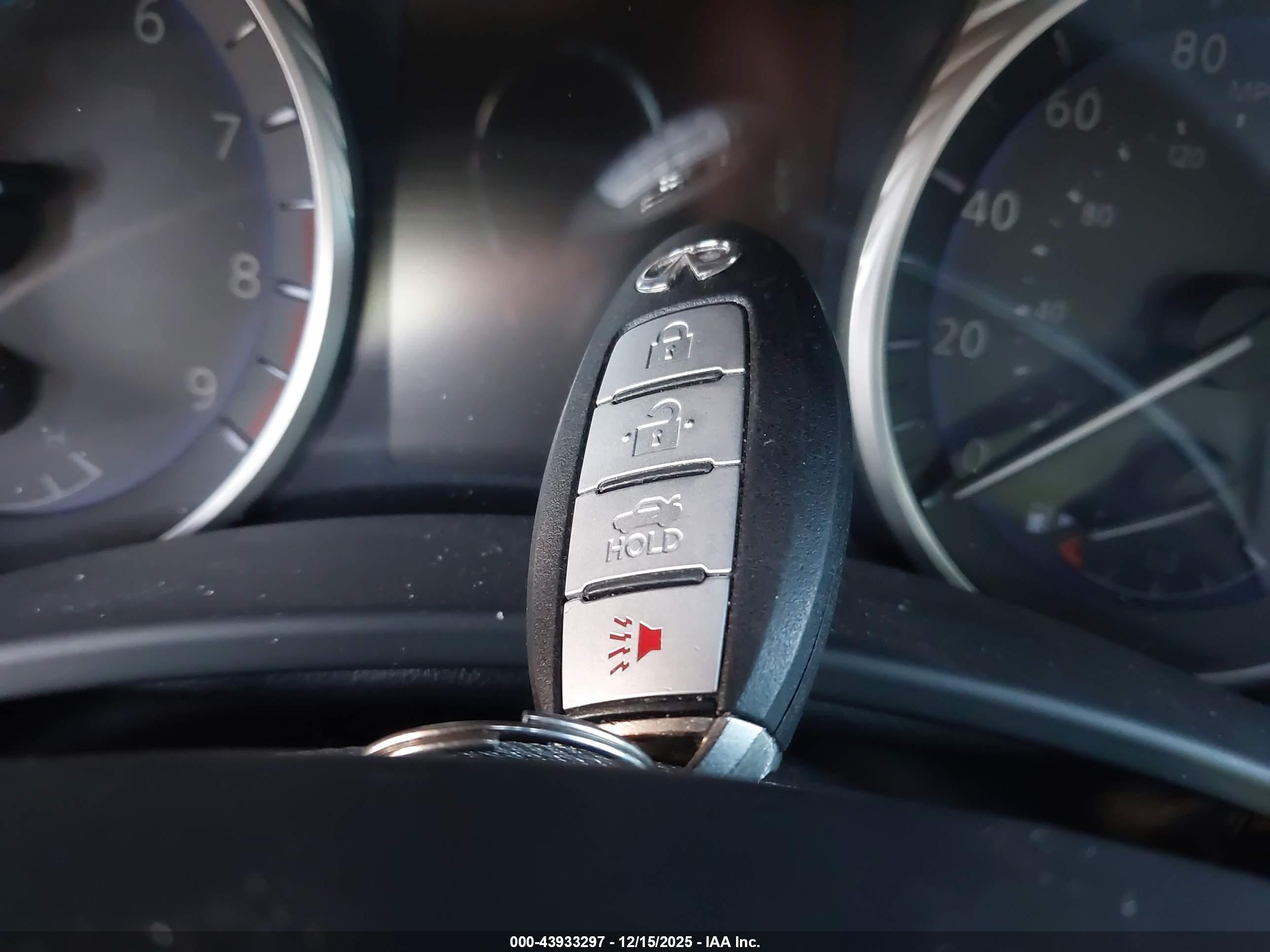 INFINITI Q50 image 11