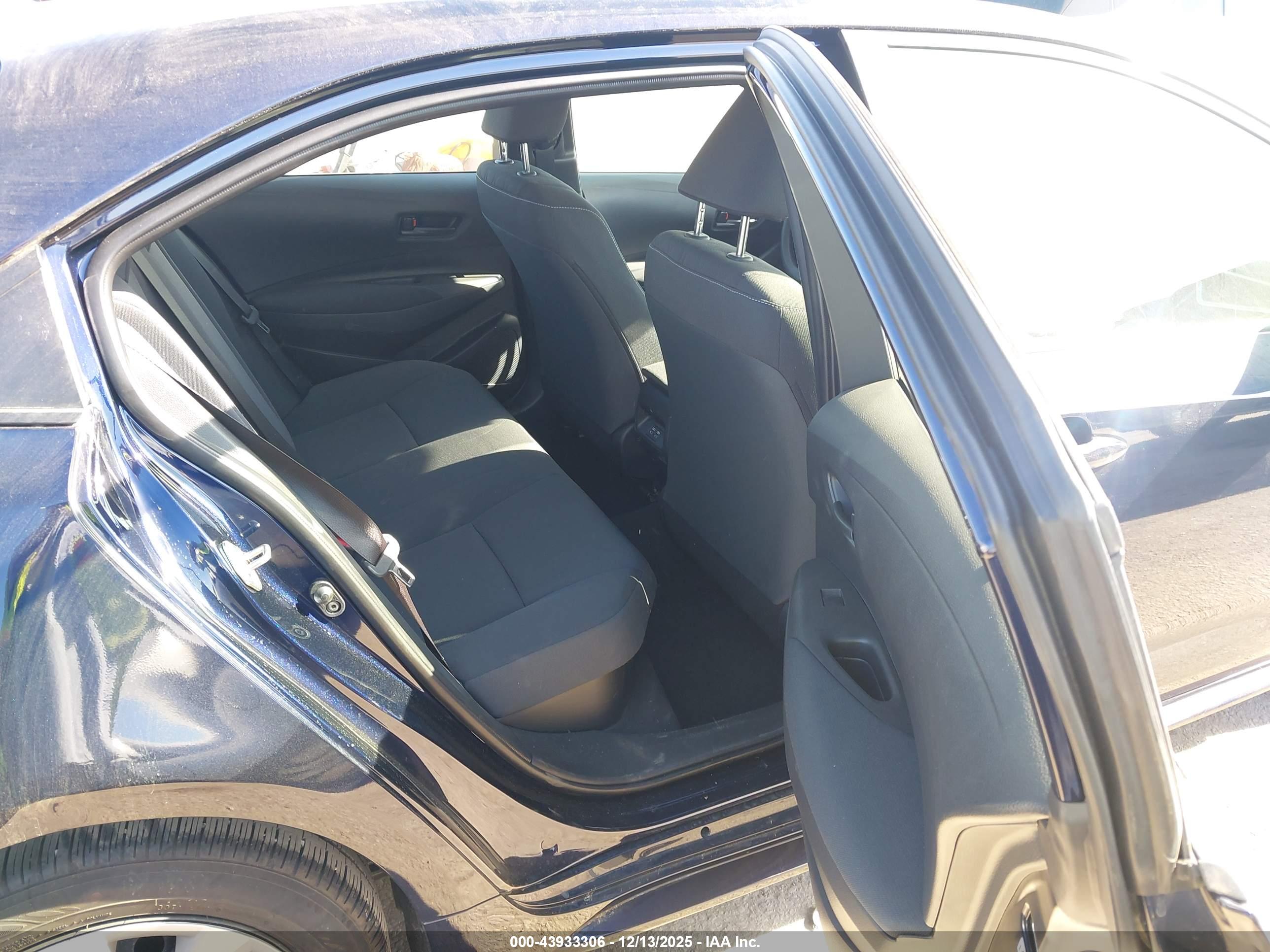 TOYOTA COROLLA image 8