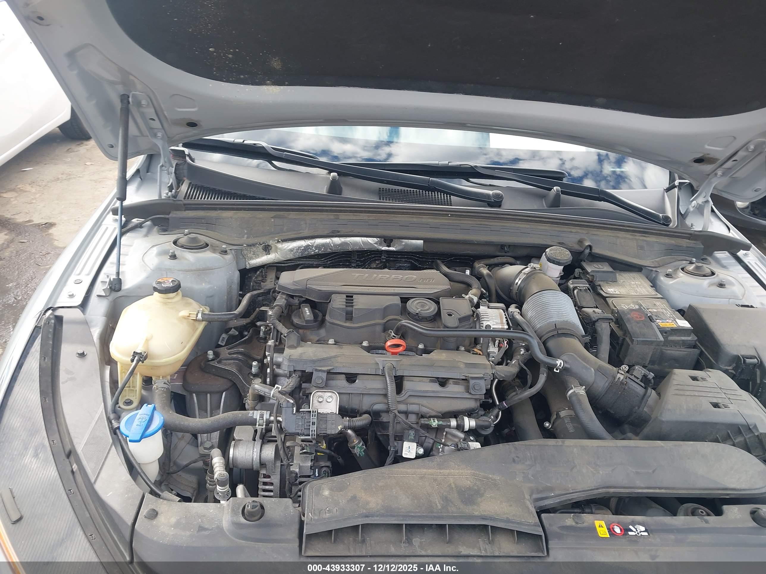 KIA K5 image 10
