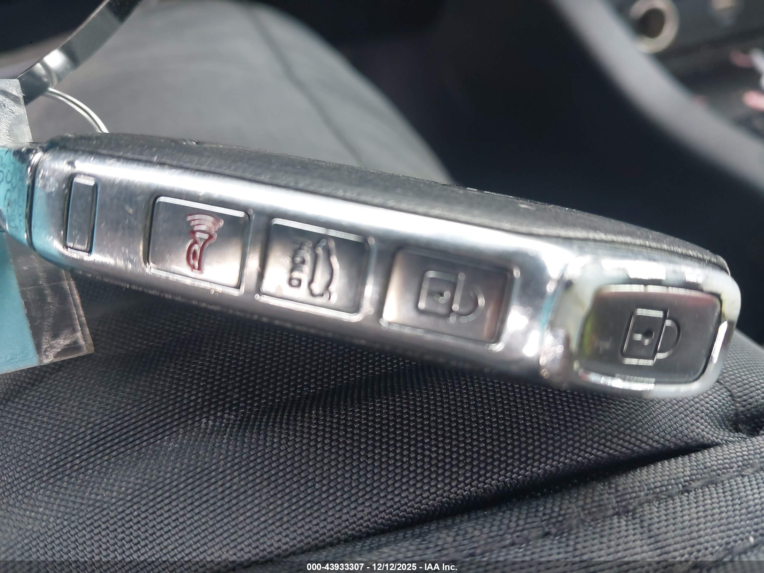KIA K5 image 11