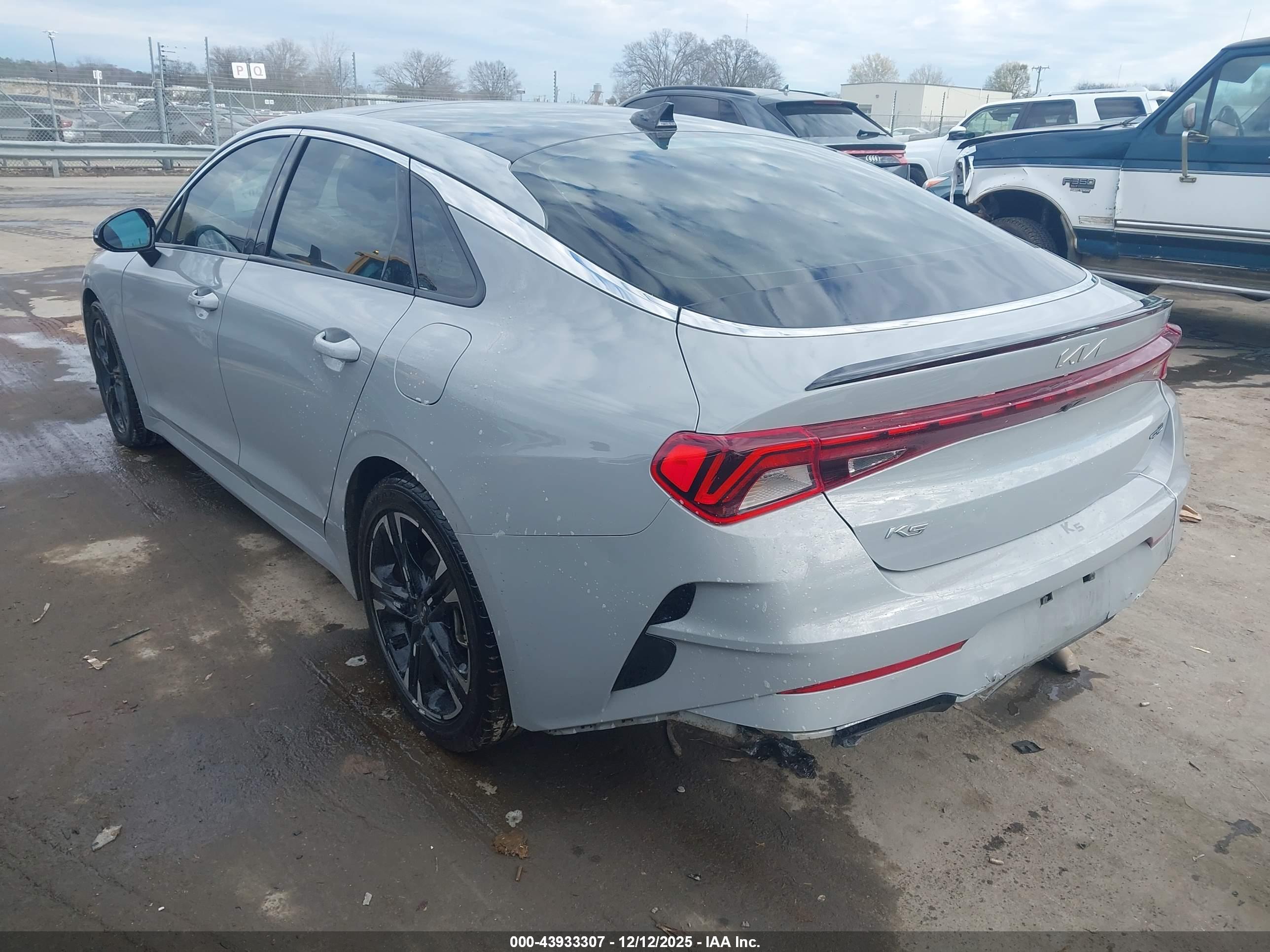 KIA K5 image 3