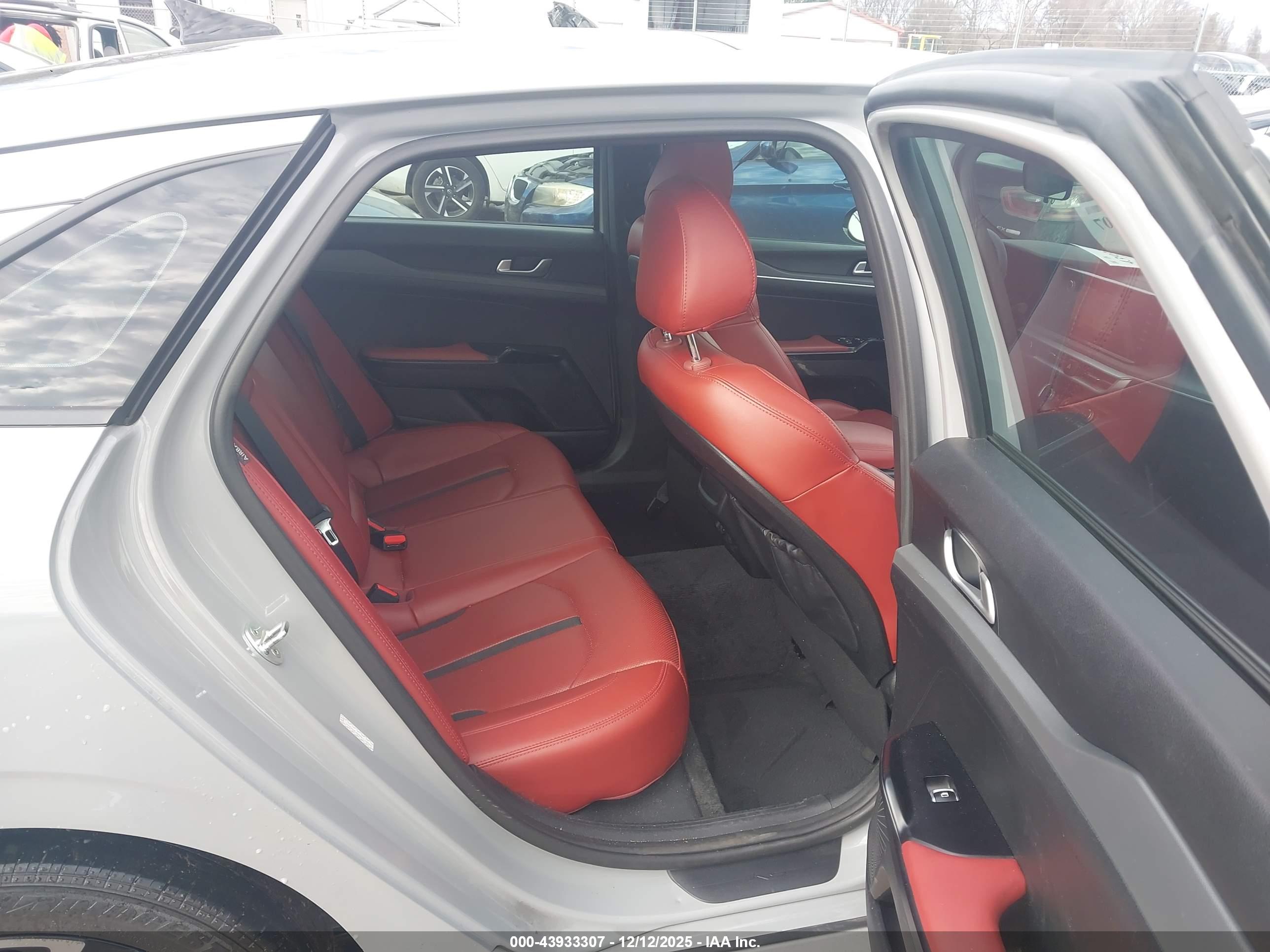 KIA K5 image 8