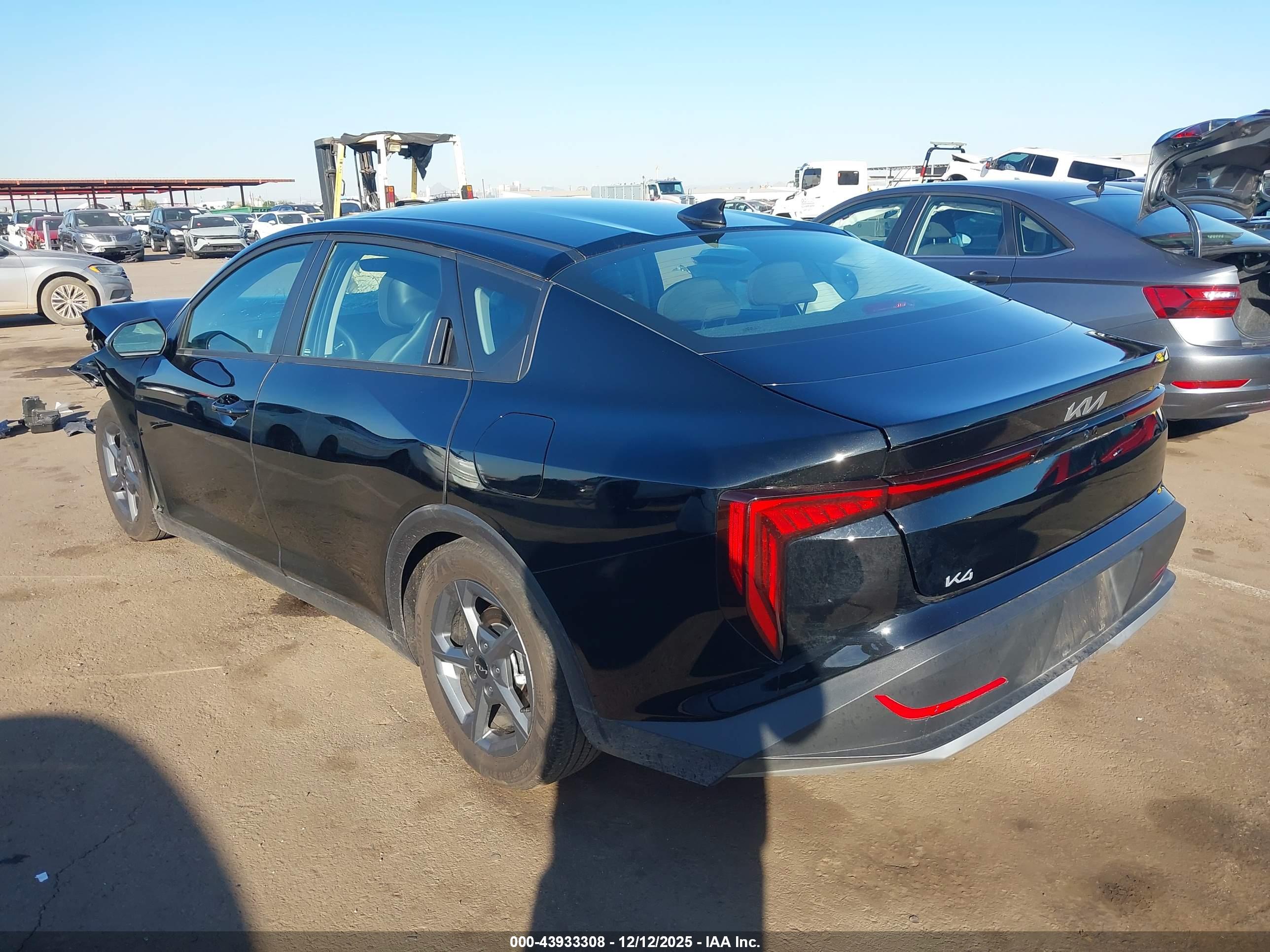KIA K4 image 3