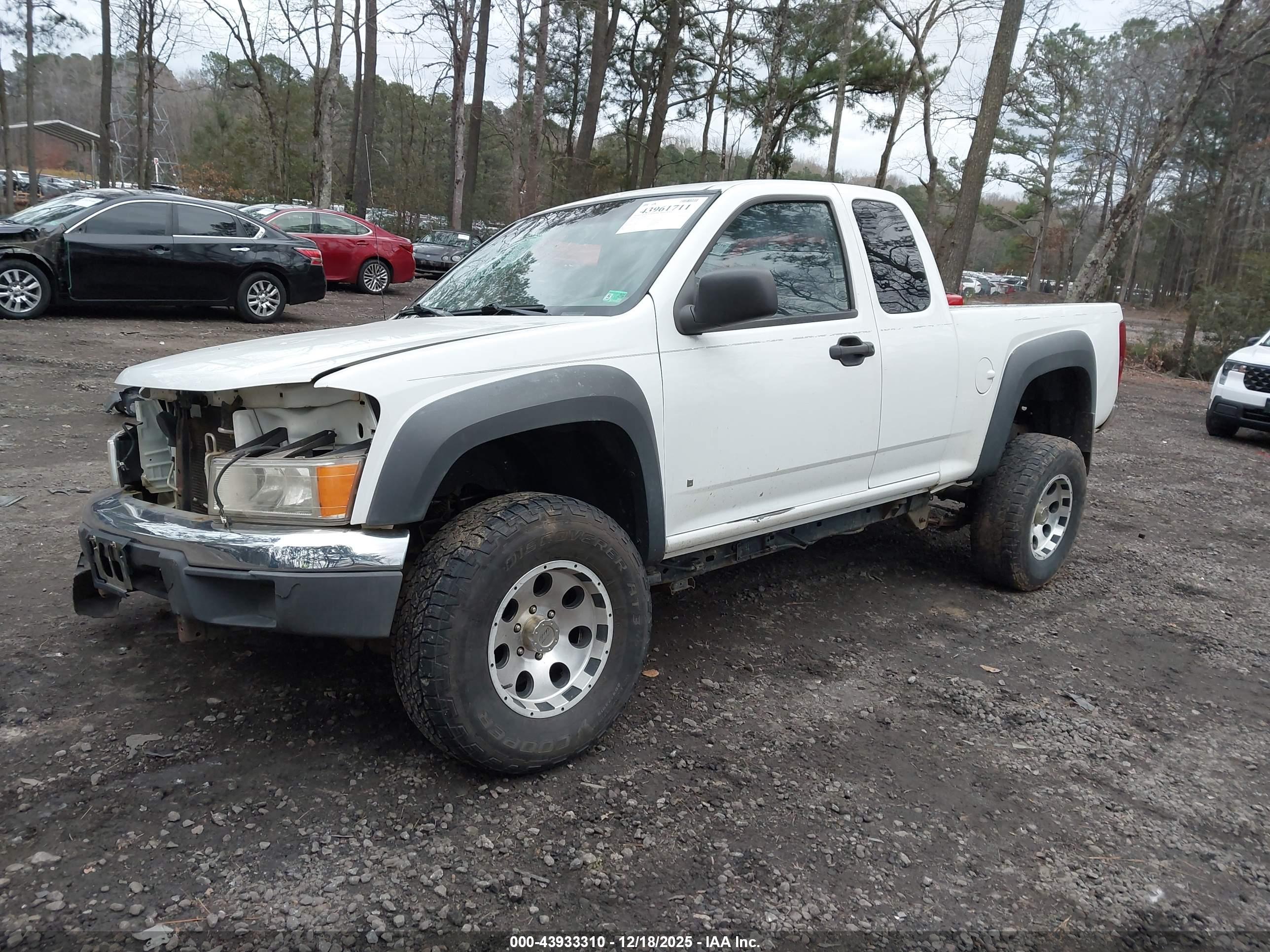 CHEVROLET COLORADO image 2