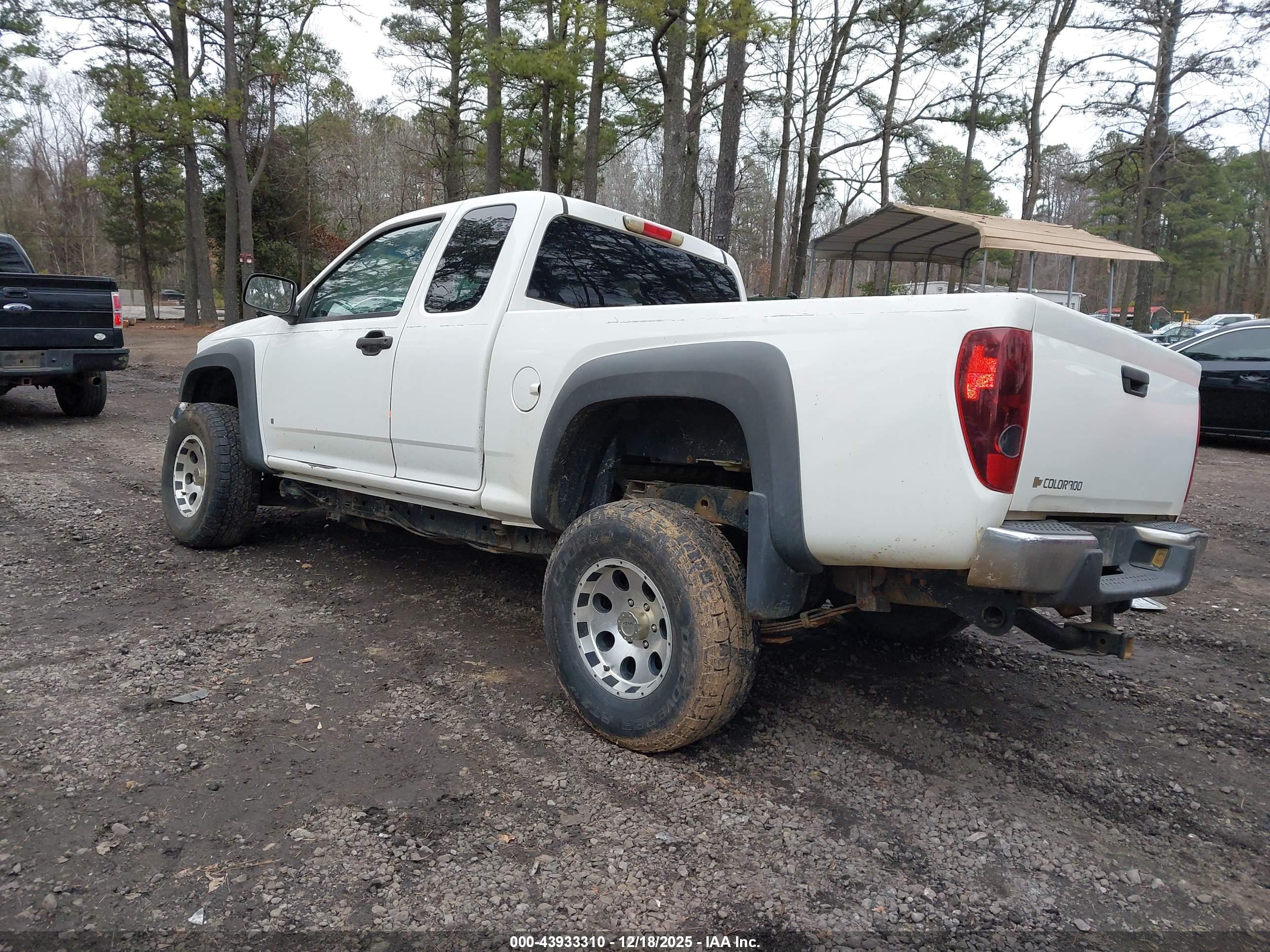 CHEVROLET COLORADO image 3