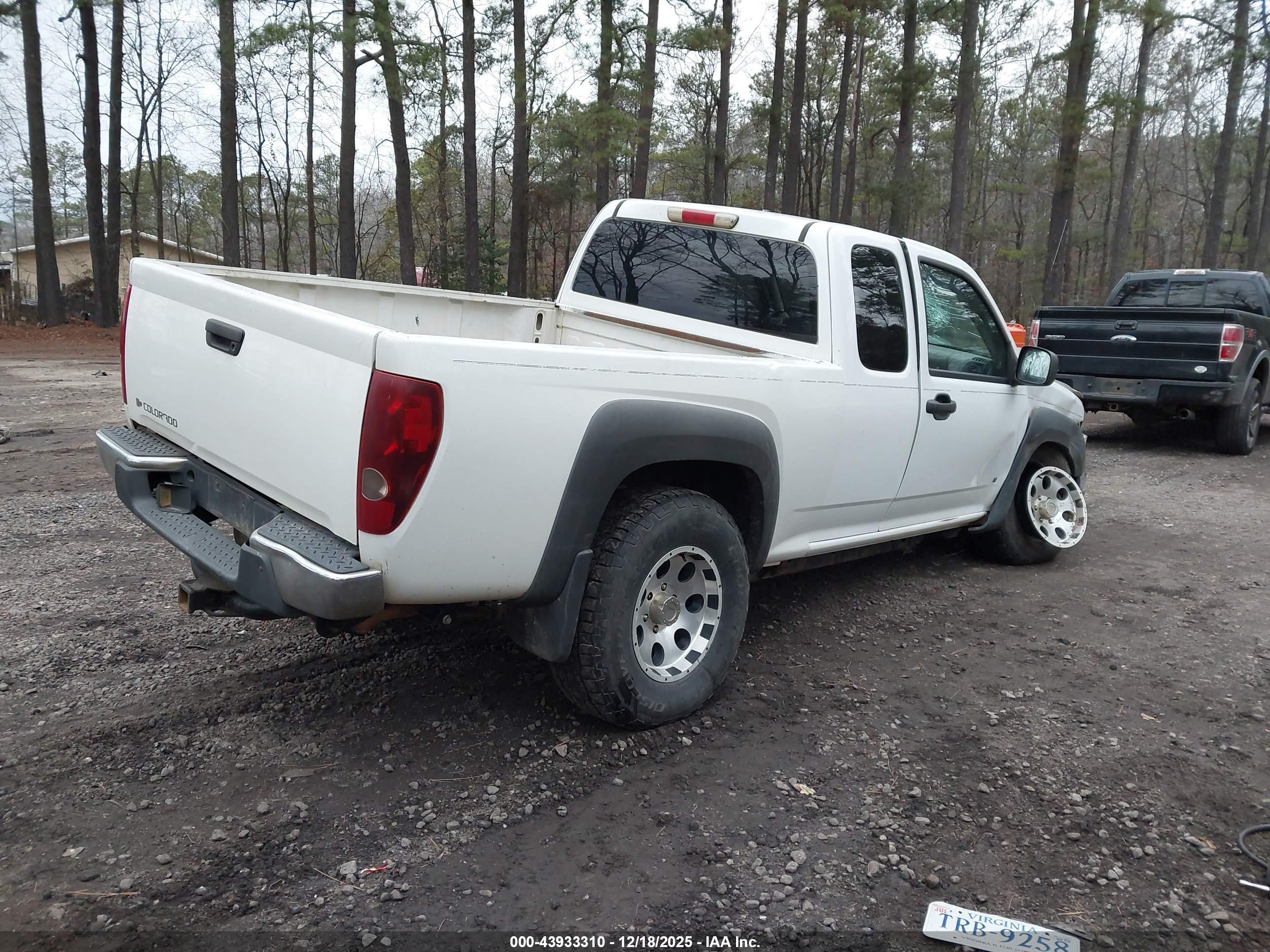 CHEVROLET COLORADO image 4