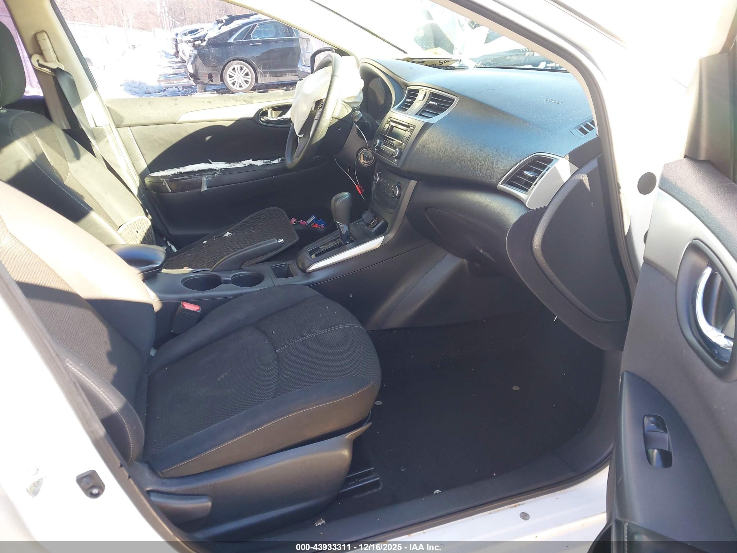 NISSAN SENTRA image 5
