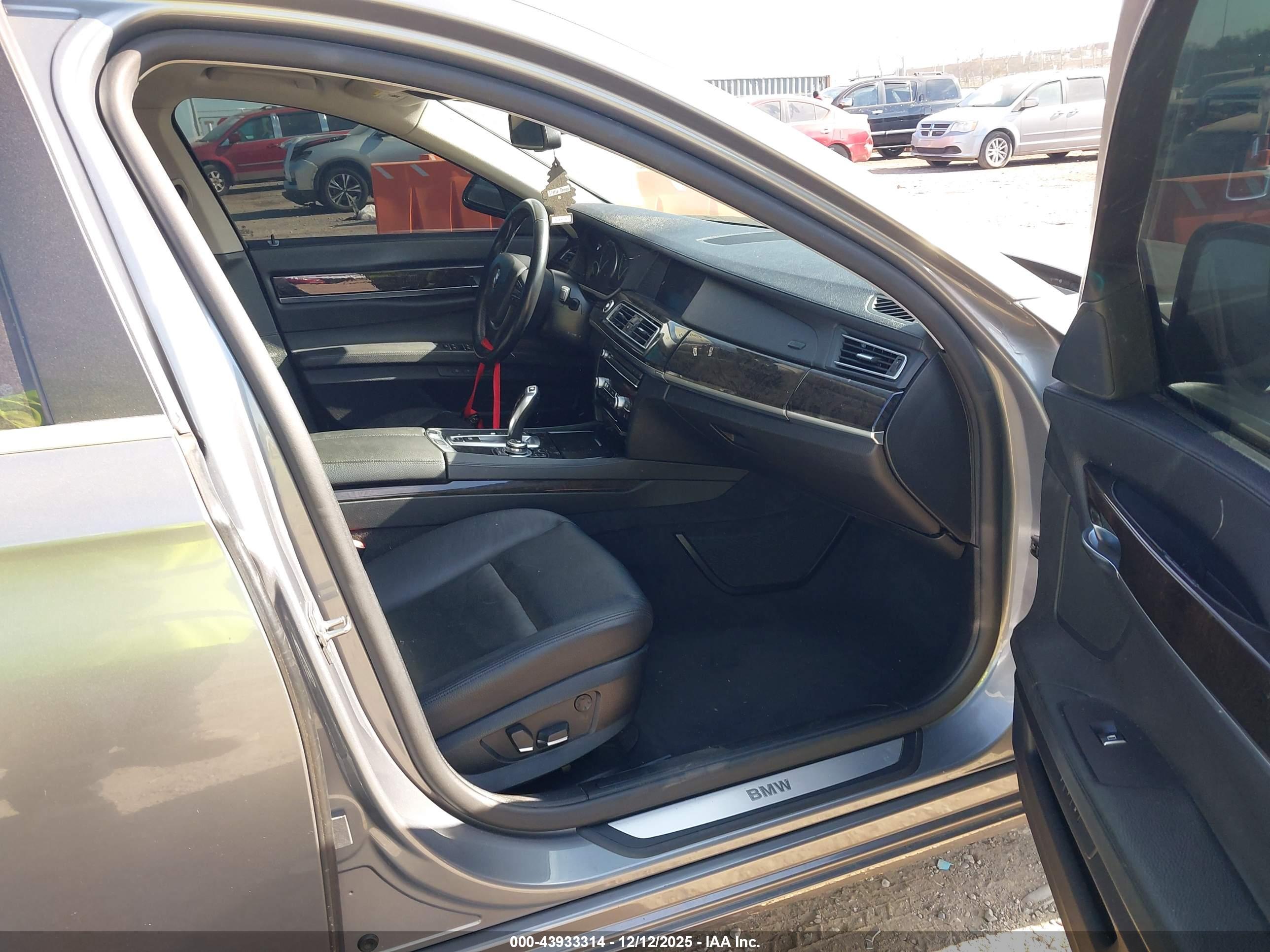 BMW 740I image 5