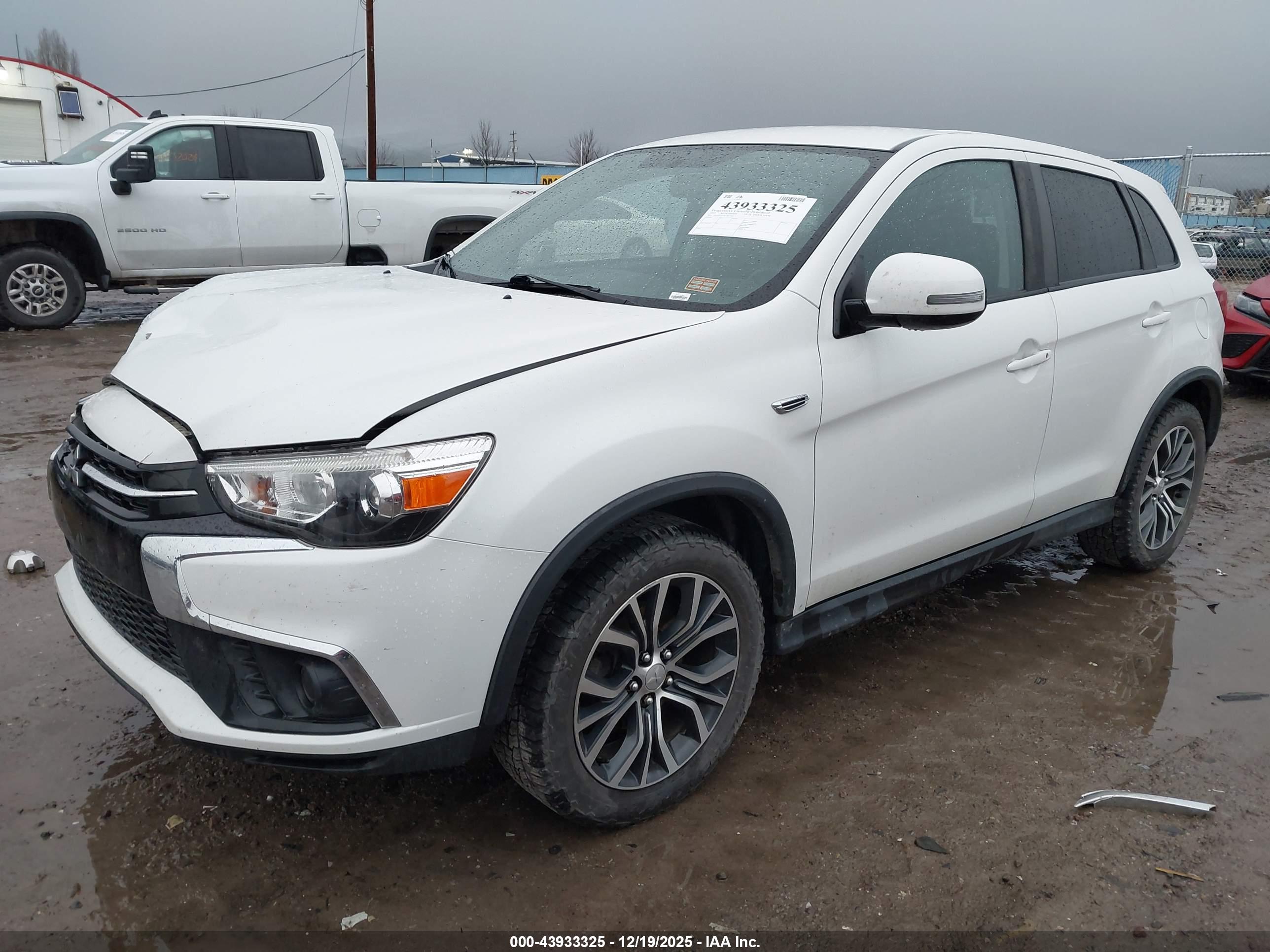 MITSUBISHI OUTLANDER image 2