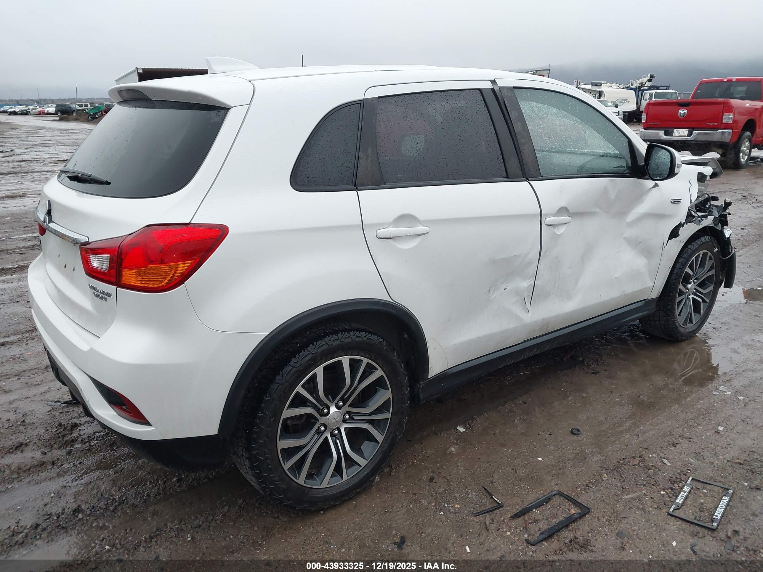 MITSUBISHI OUTLANDER image 4