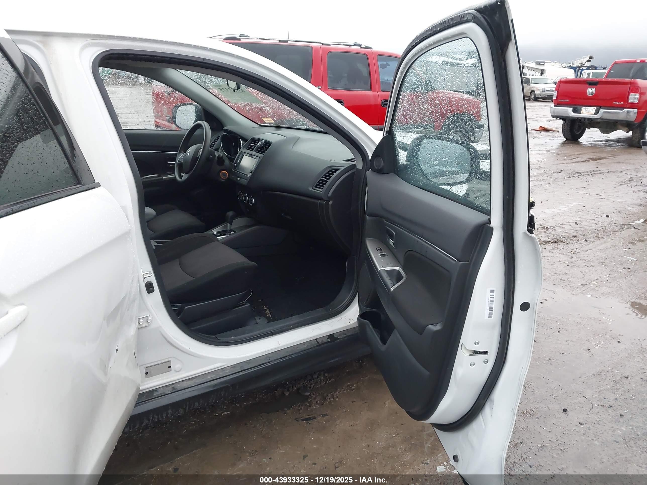 MITSUBISHI OUTLANDER image 5