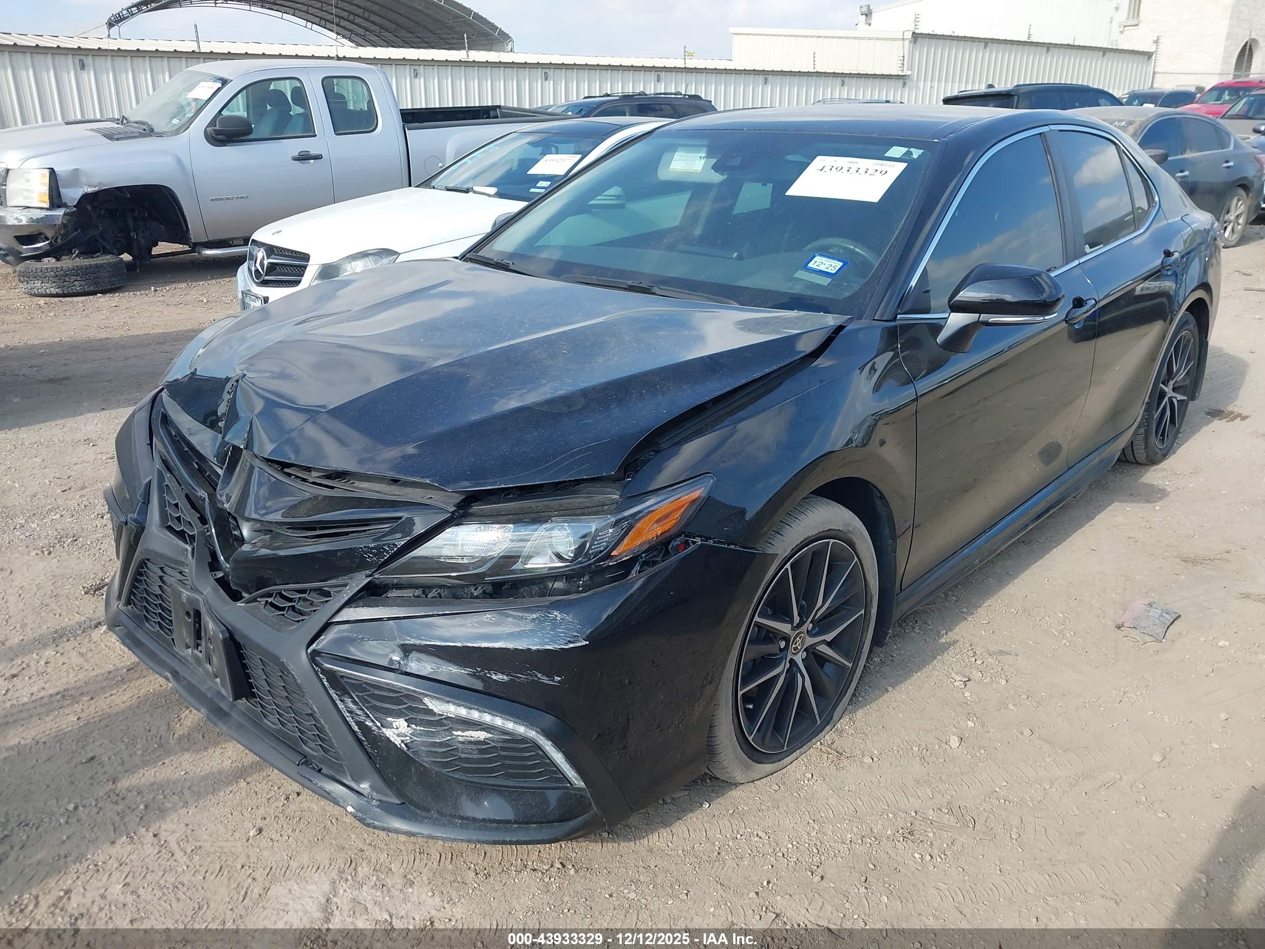 TOYOTA CAMRY image 2