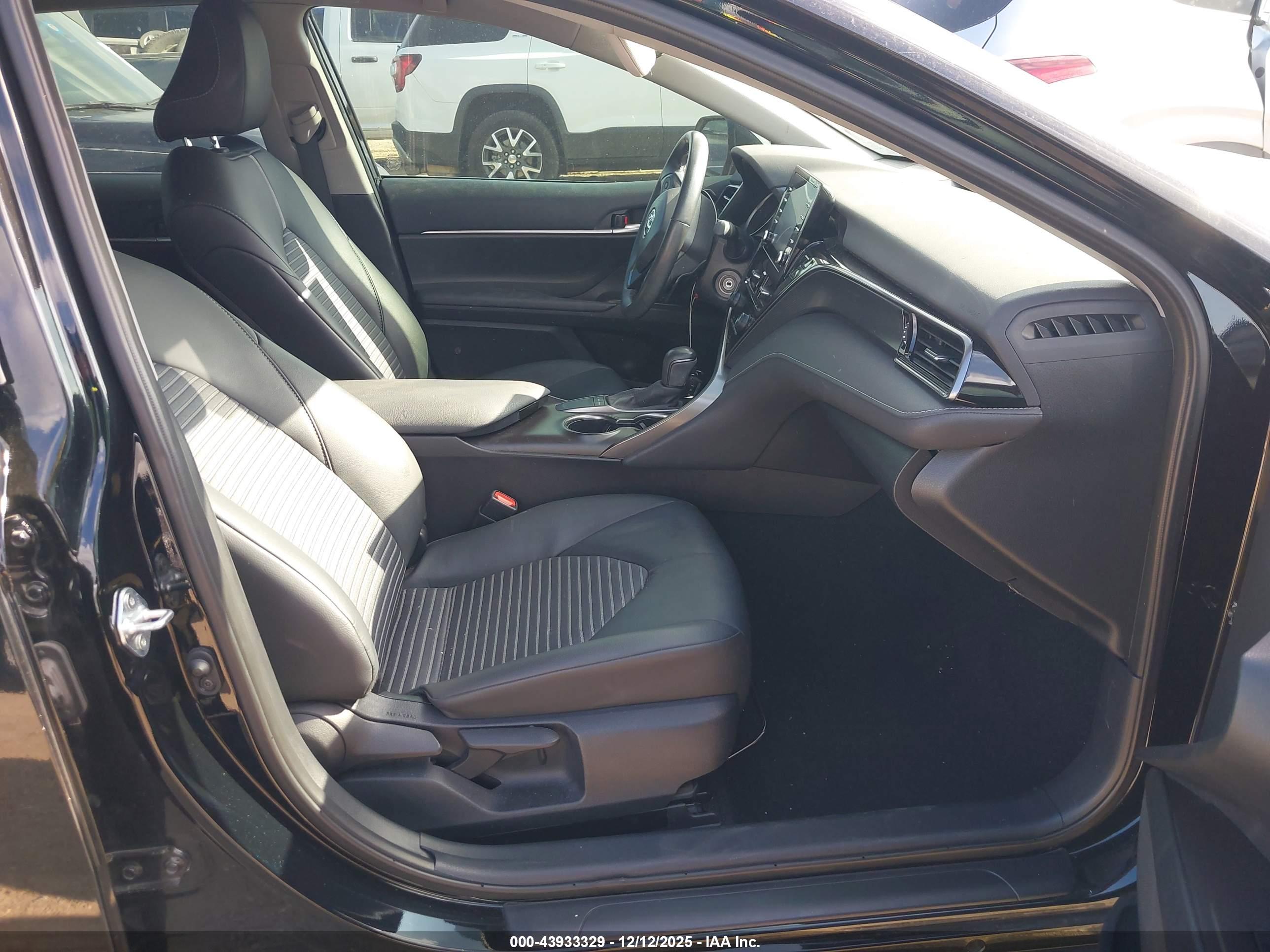 TOYOTA CAMRY image 5