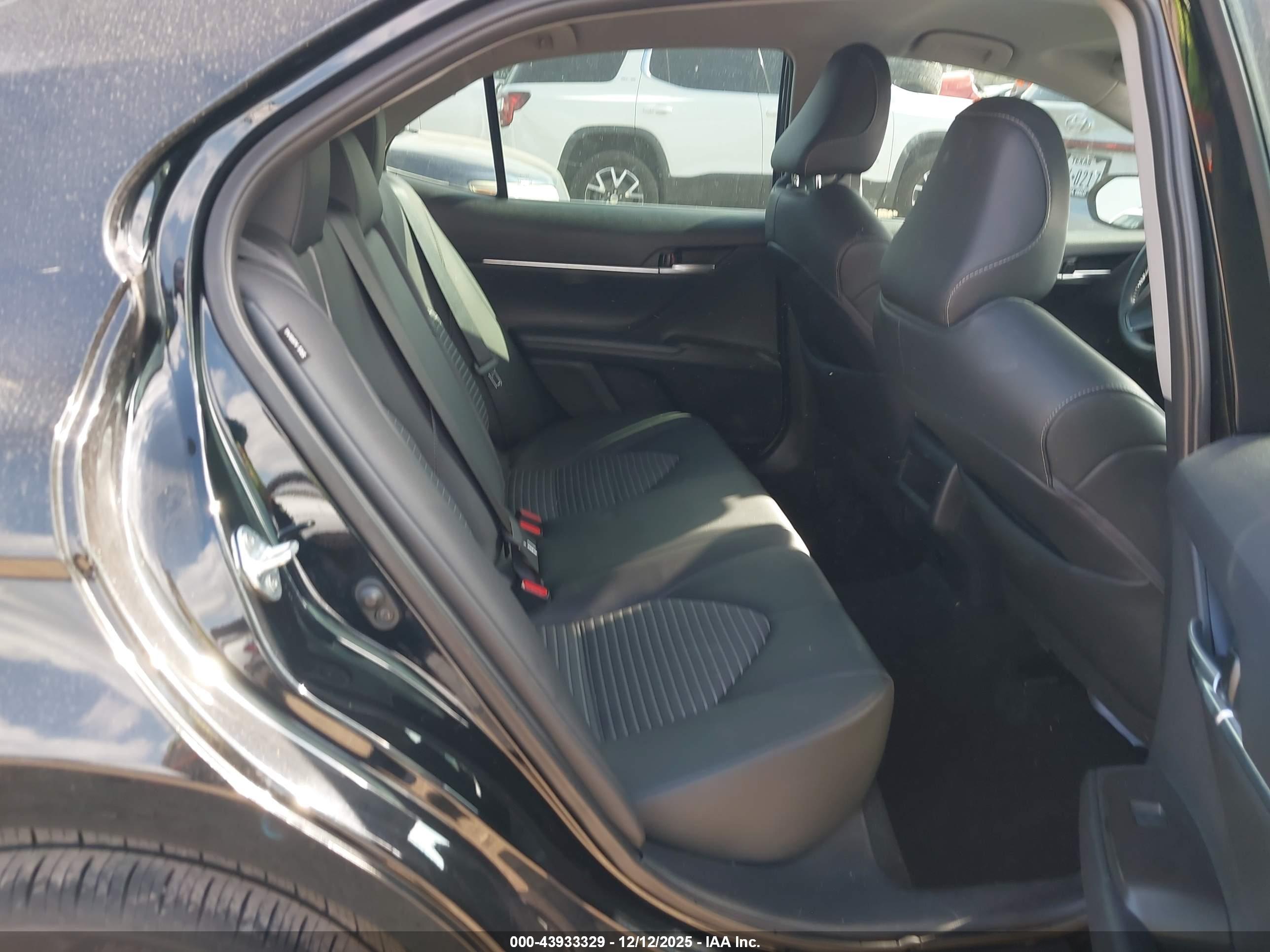 TOYOTA CAMRY image 8