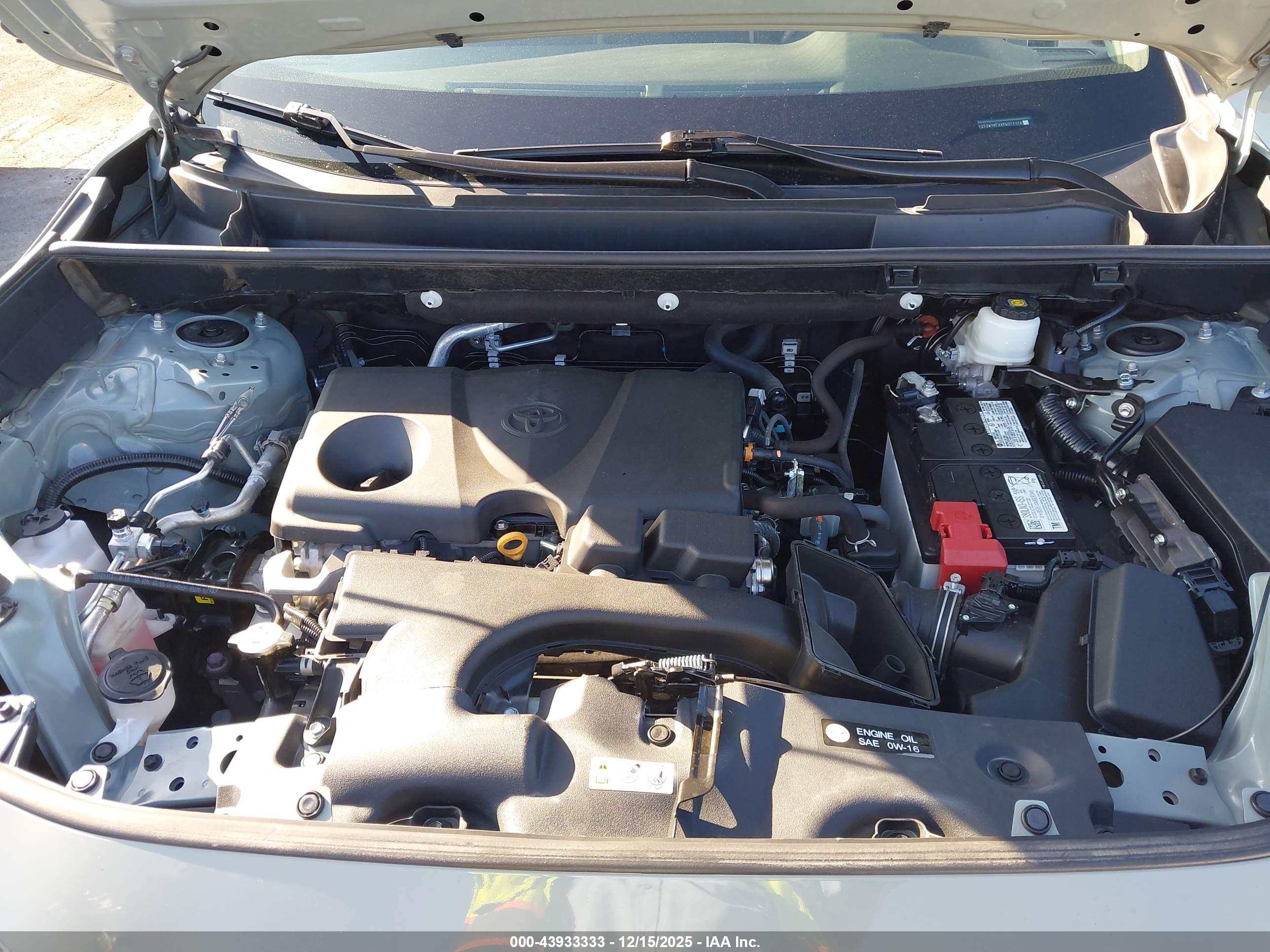 TOYOTA RAV4 image 10
