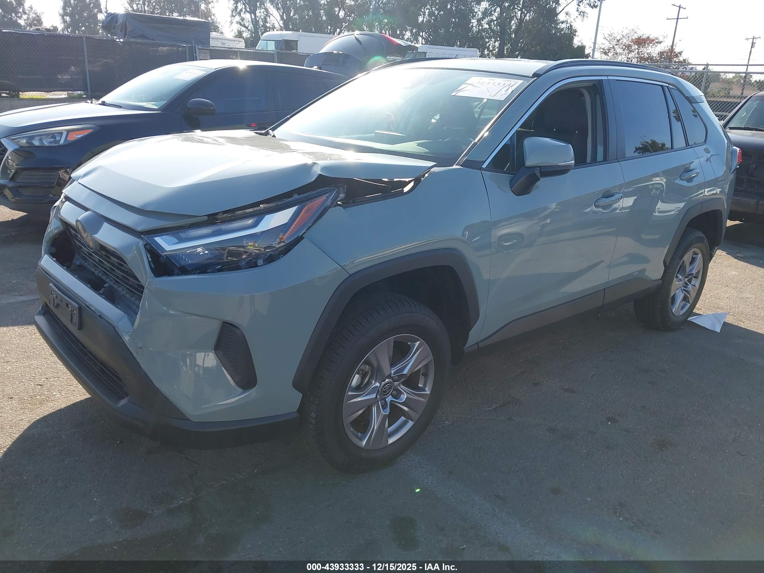 TOYOTA RAV4 image 2