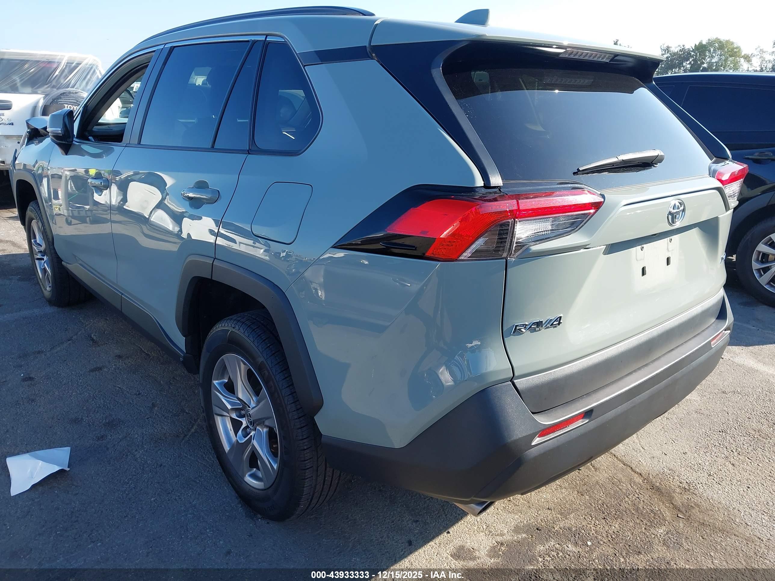 TOYOTA RAV4 image 3