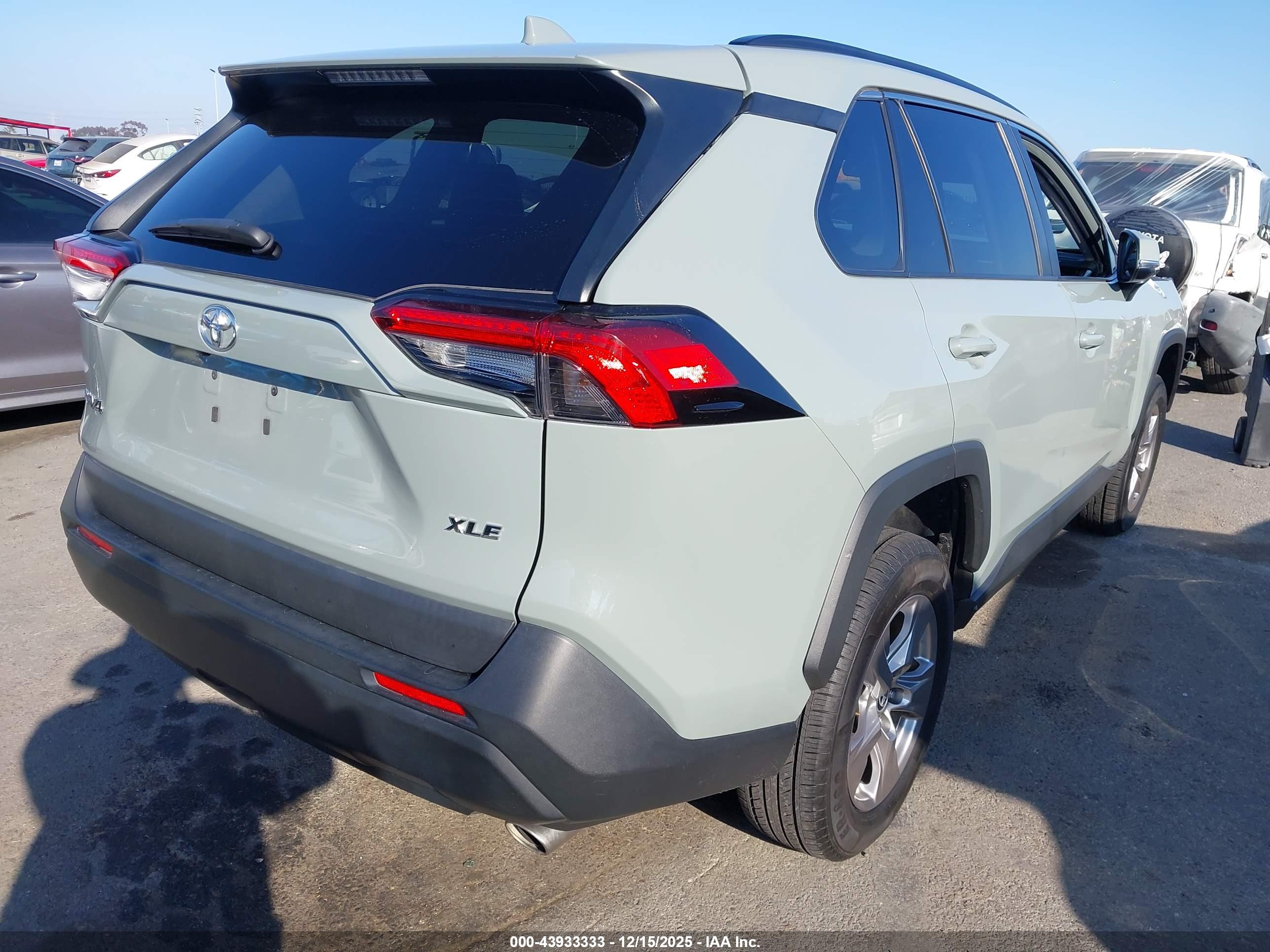 TOYOTA RAV4 image 4