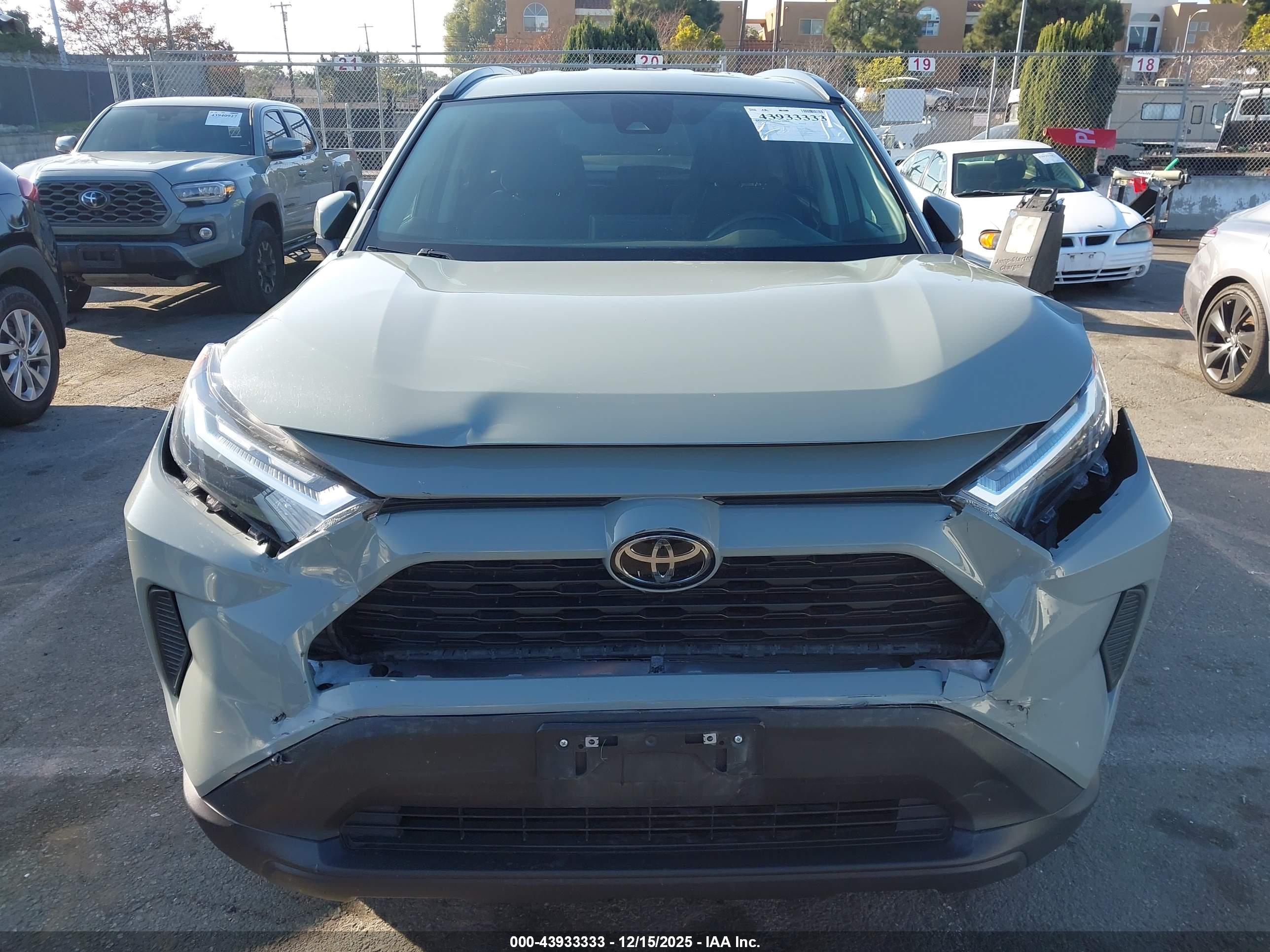 TOYOTA RAV4 image 6