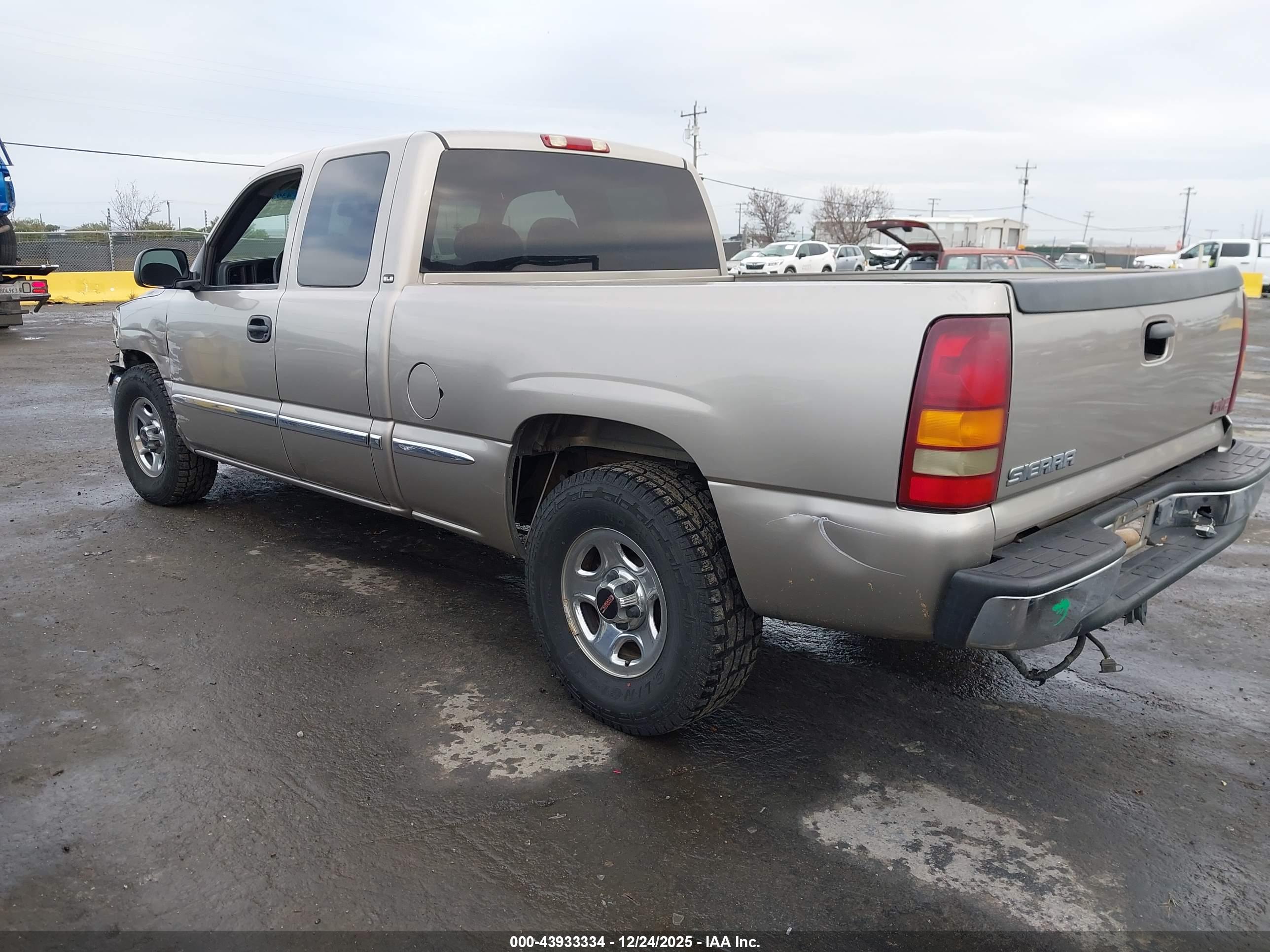 GMC SIERRA image 3