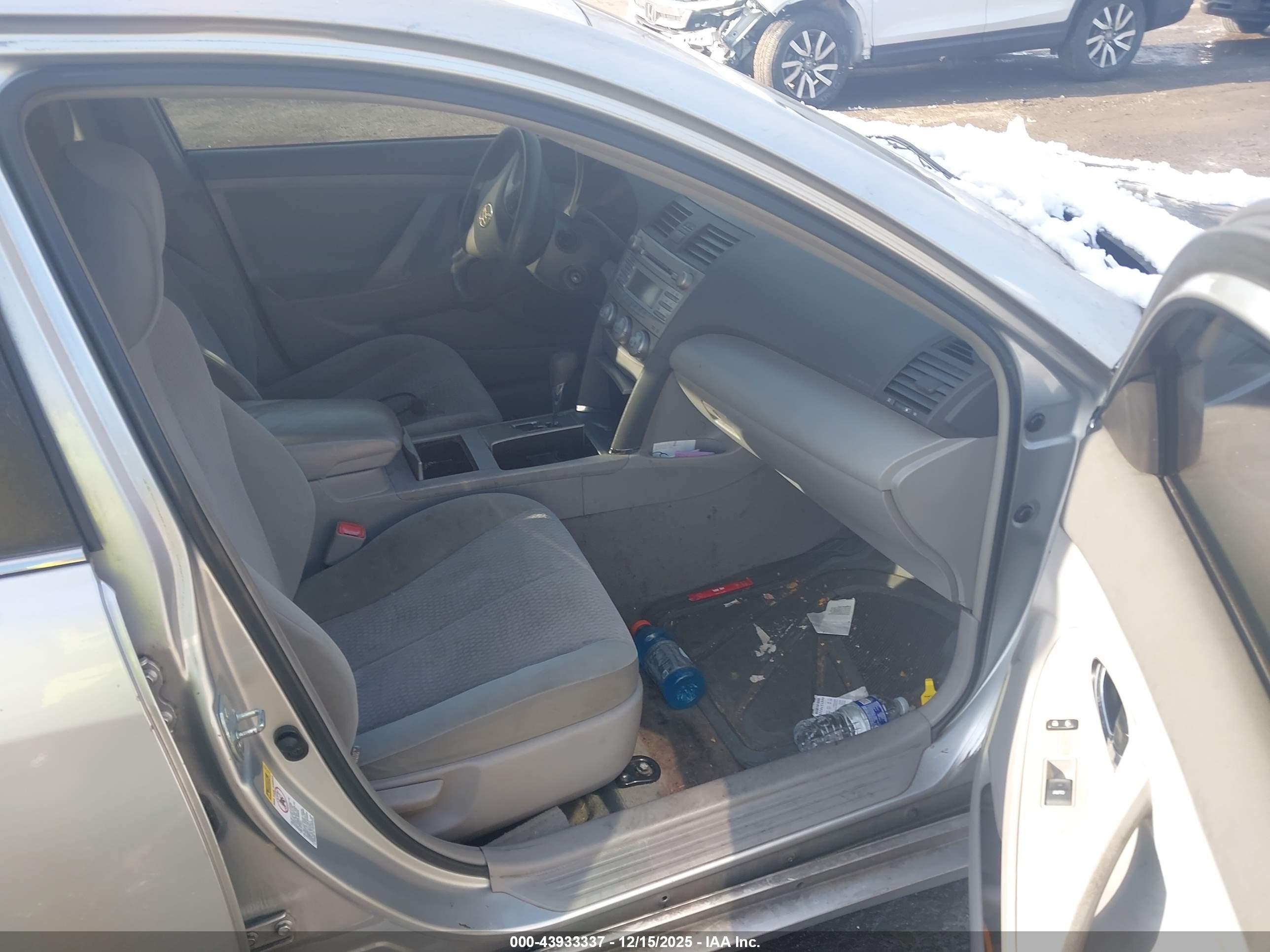 TOYOTA CAMRY image 5